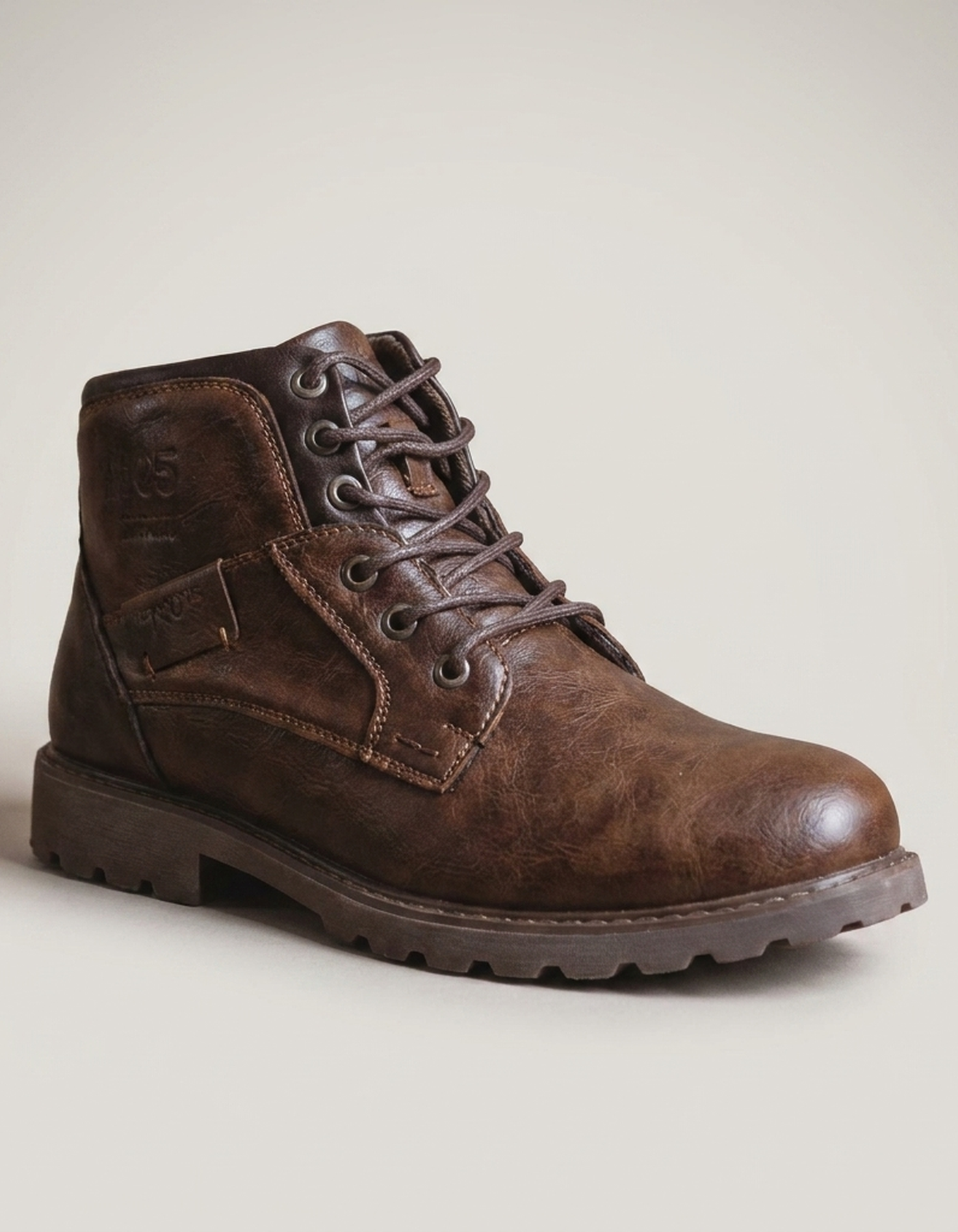 PLUXSTYLE::numise::bayard-vintage-boots::closeup-hero