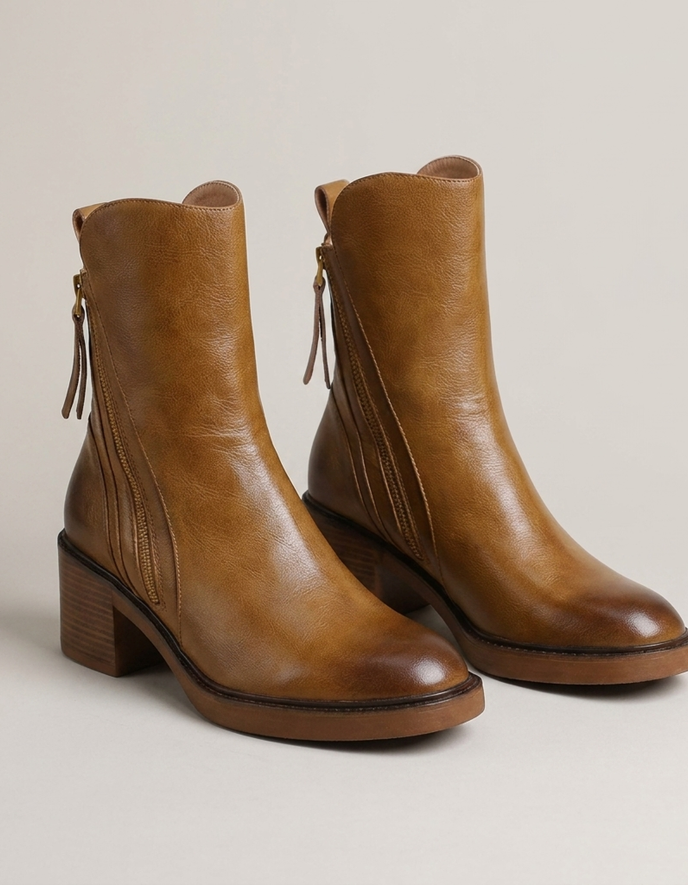 PLUXSTYLE::numise::refined-everyday-ankle-boots::pack-brown