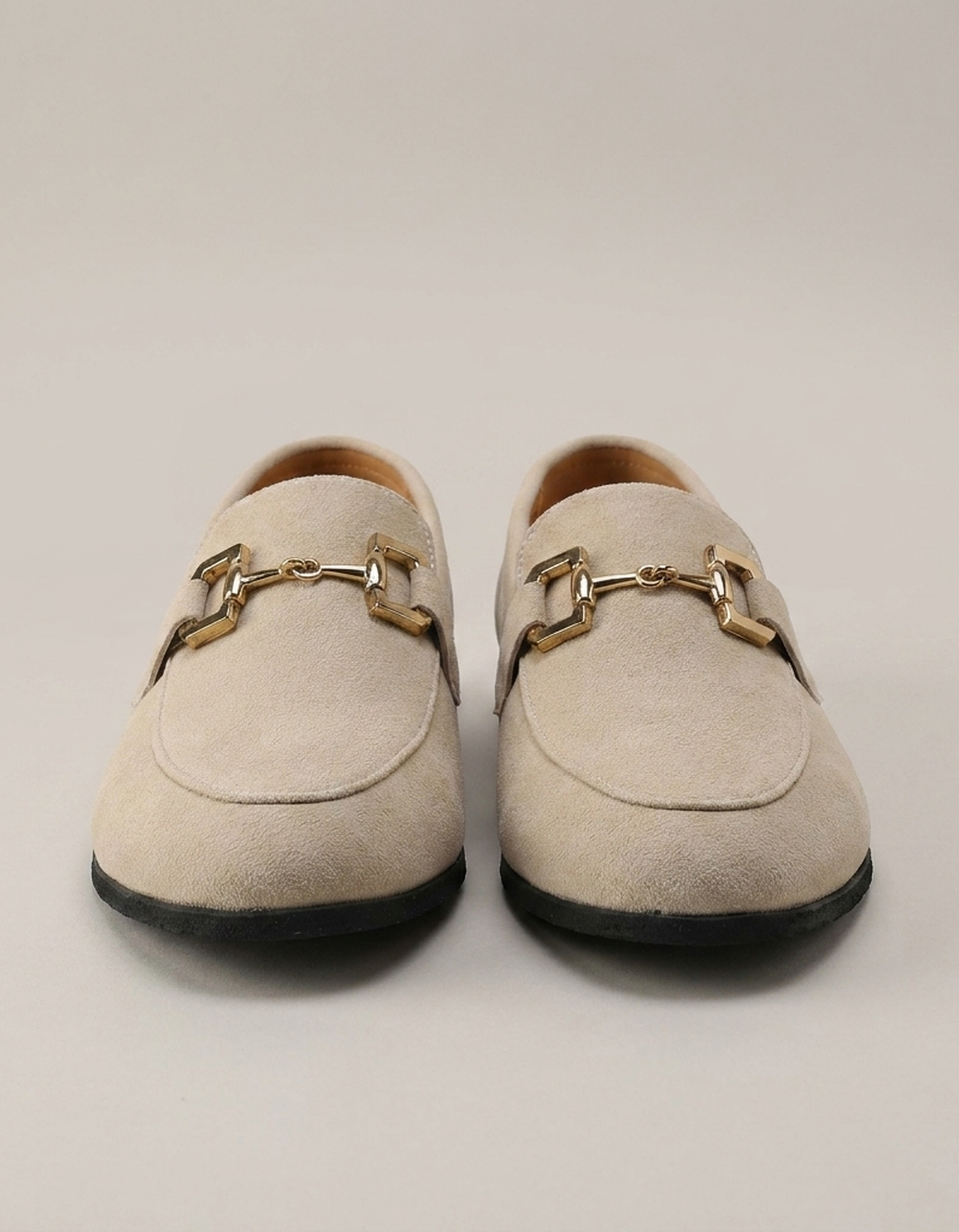 PLUXSTYLE::numise::gold-accent-everyday-loafers::pack-beige