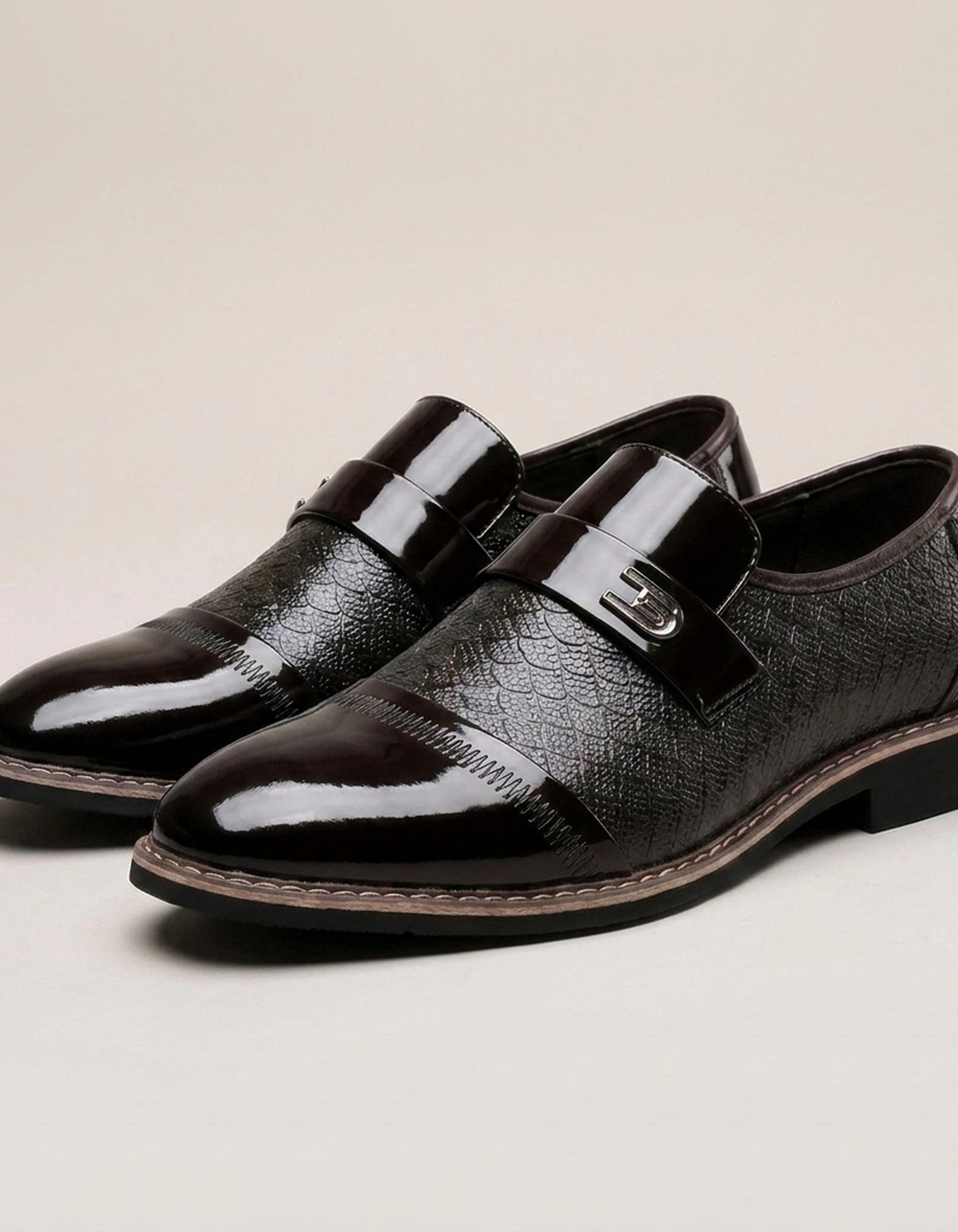 PLUXSTYLE::numise::beltran-pointed-toe-oxford-shoes::closeup-detail