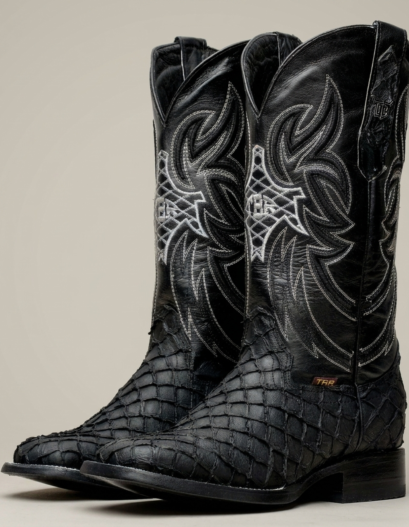 PLUXSTYLE::numise::matte-black-square-toe-boots::pack-black