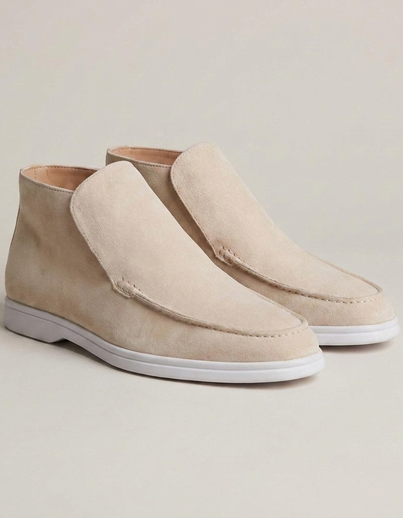PLUXSTYLE::numise::beige-high-top-city-loafers::closeup-detail