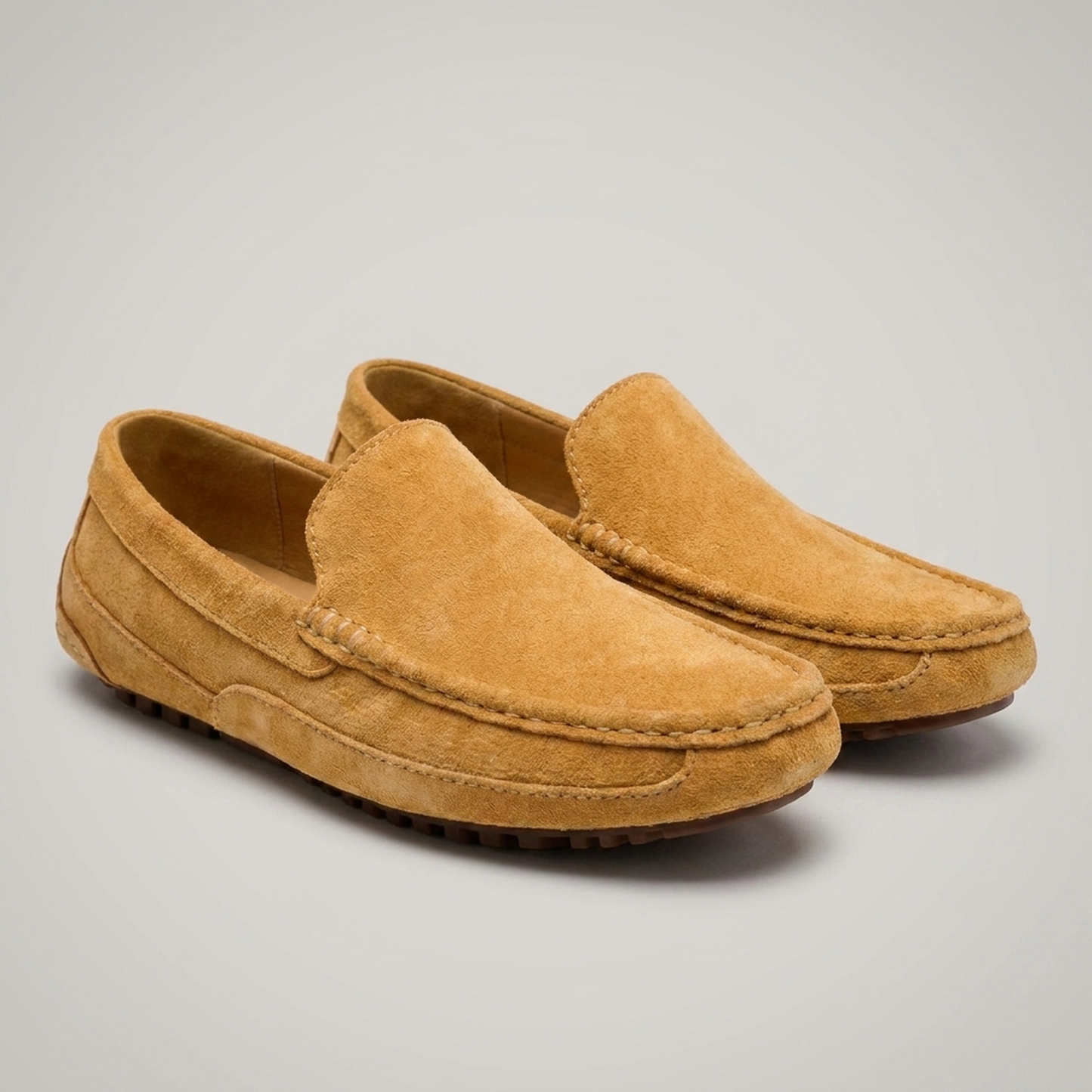 PLUXSTYLE::numise::mens-contrast-stitch-comfort-loafers::closeup-detail