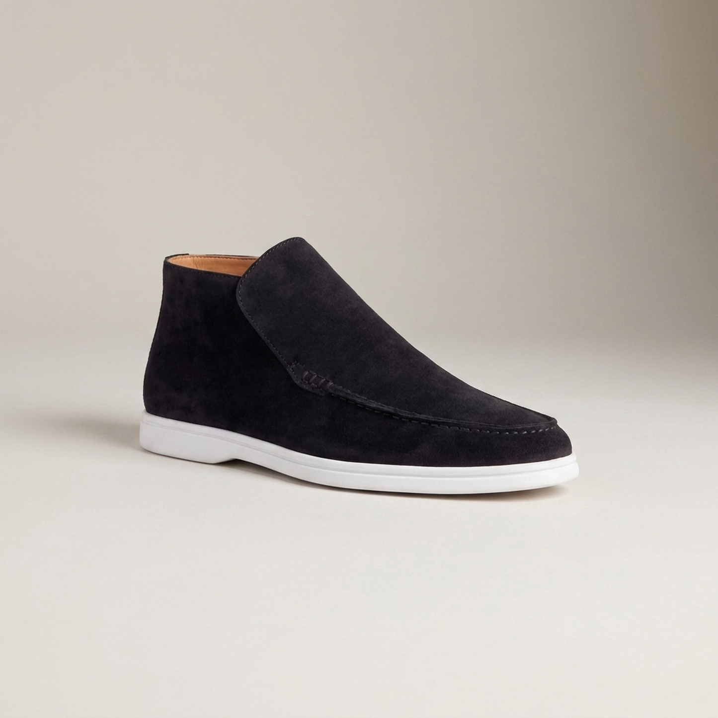 PLUXSTYLE::numise::mens-black-city-loafers::closeup-hero