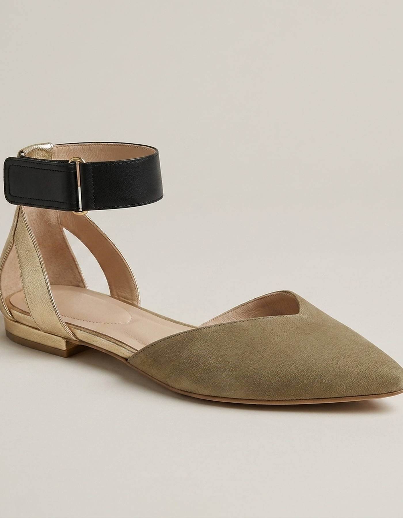 PLUXSTYLE::numise::two-tone-pointed-toe-table::closeup-hero