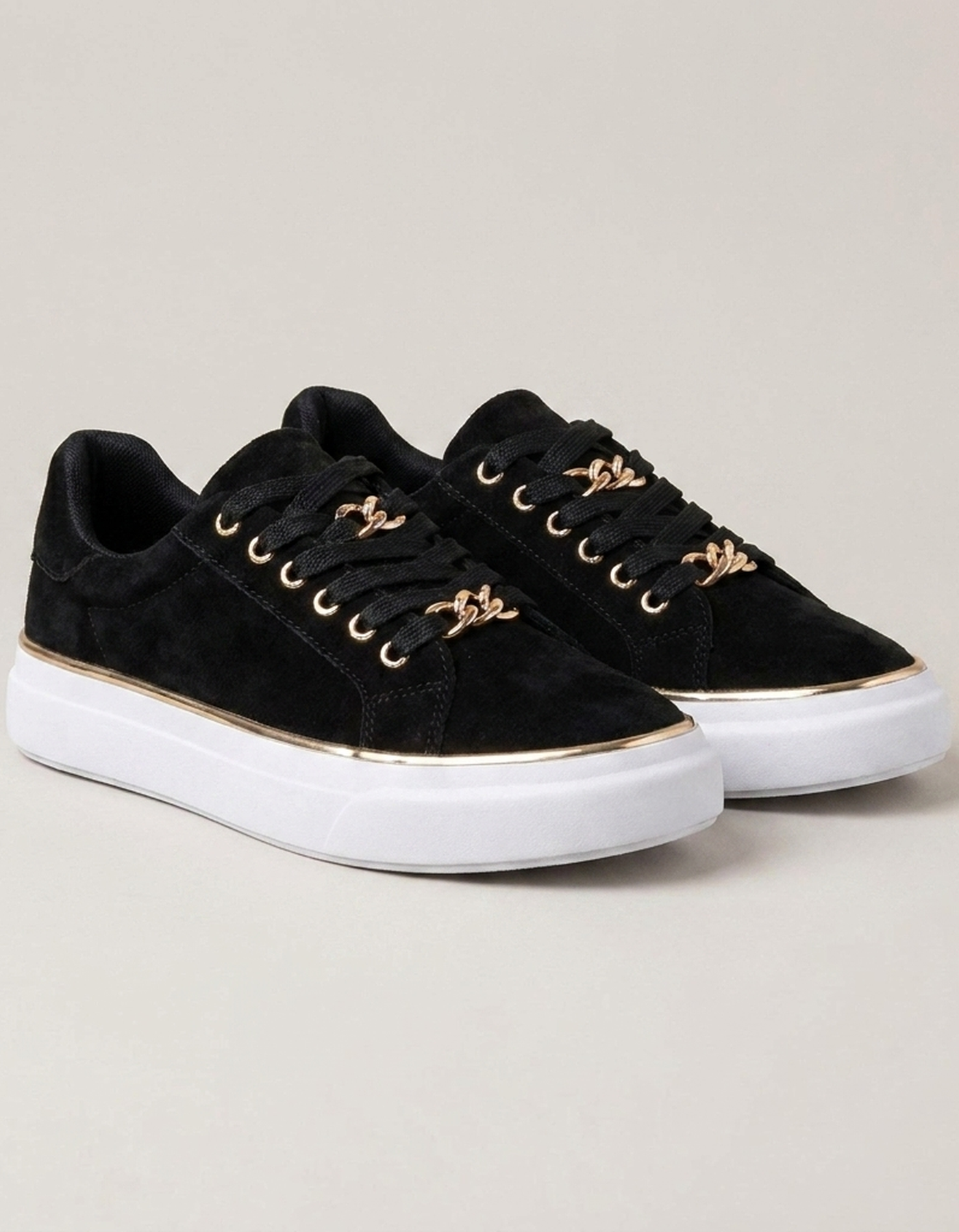PLUXSTYLE::numise::blanche-platform-basket-sneakers::closeup-detail