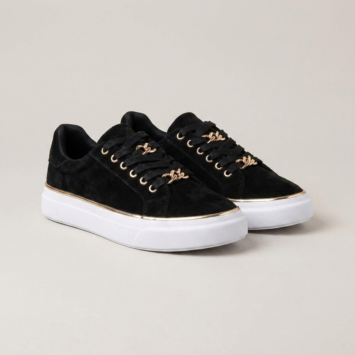 PLUXSTYLE::numise::blanche-platform-basket-sneakers::closeup-detail