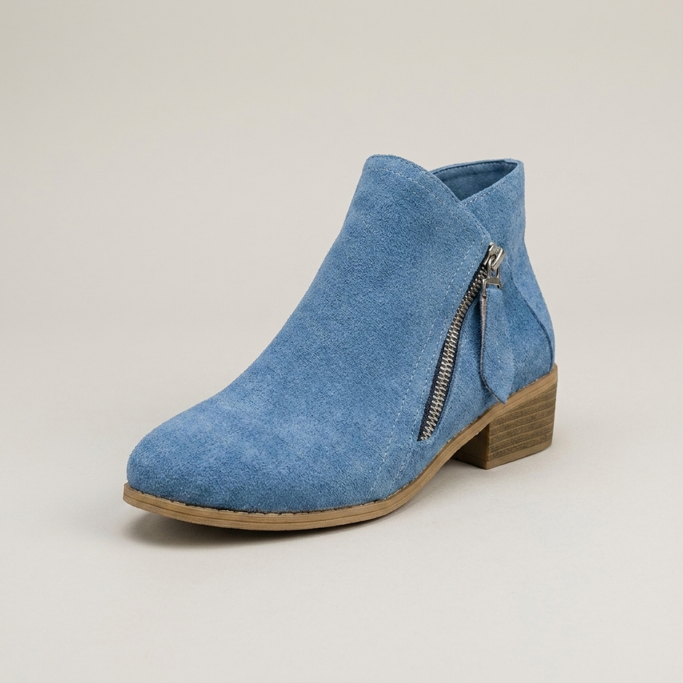 PLUXSTYLE::numise::low-block-heel-ankle-boots::closeup-hero