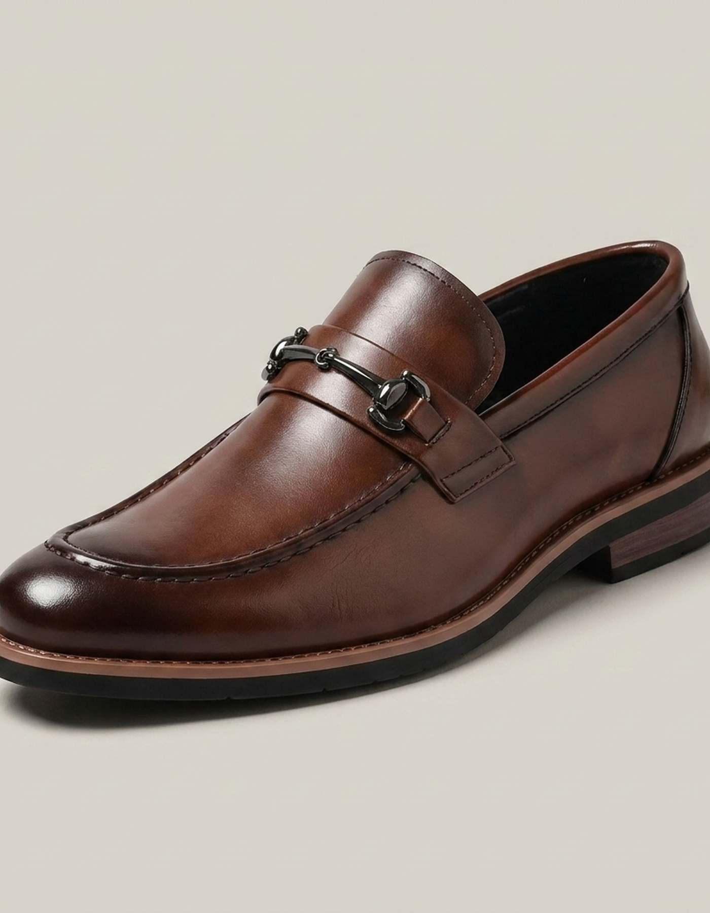 PLUXSTYLE::numise::mens-horsebit-moc-toe-loafers::closeup-hero