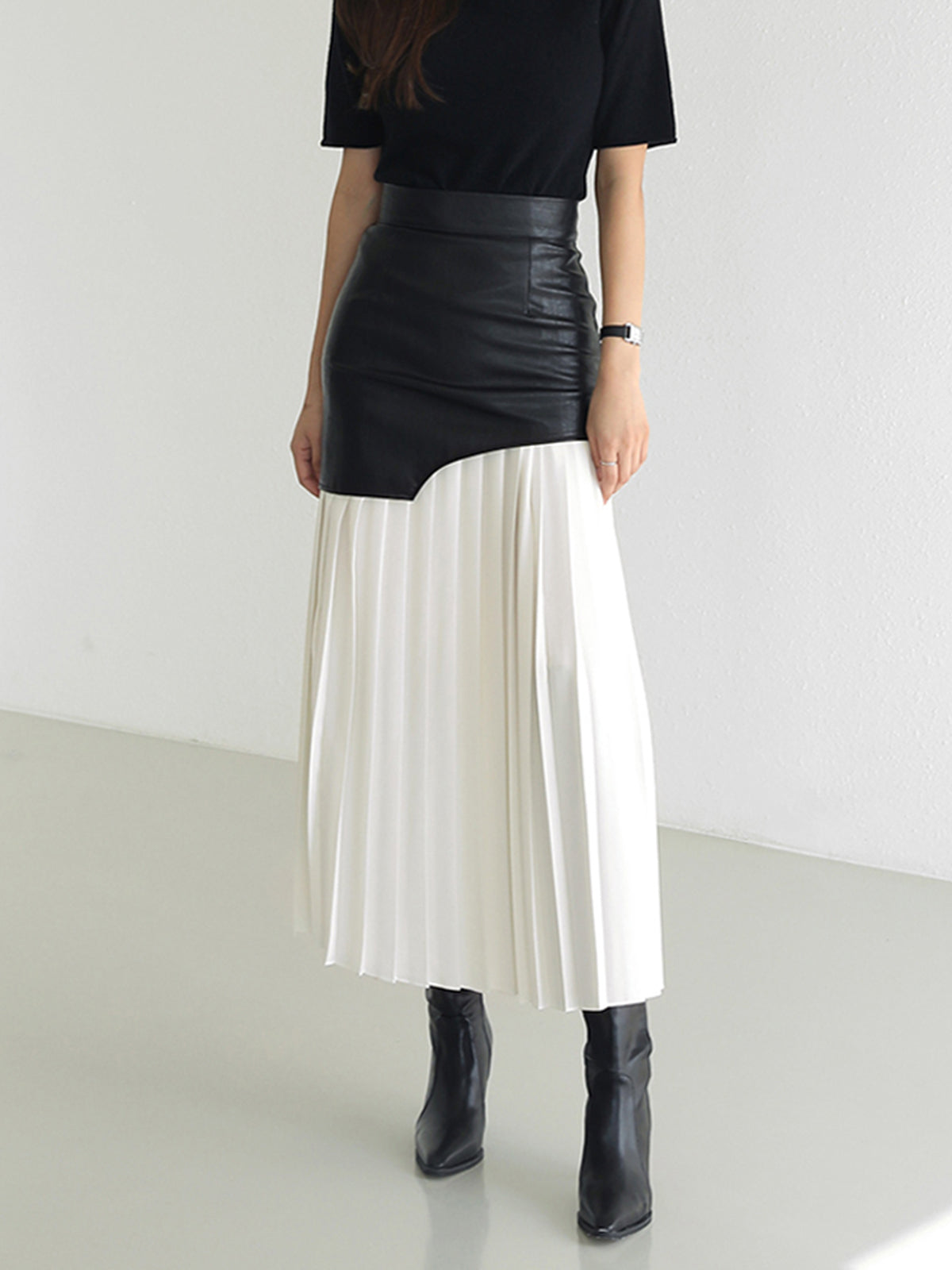 PLUXSTYLE::numise::asymmetric-pleated-midi-skirt::lifestyle-keep-1