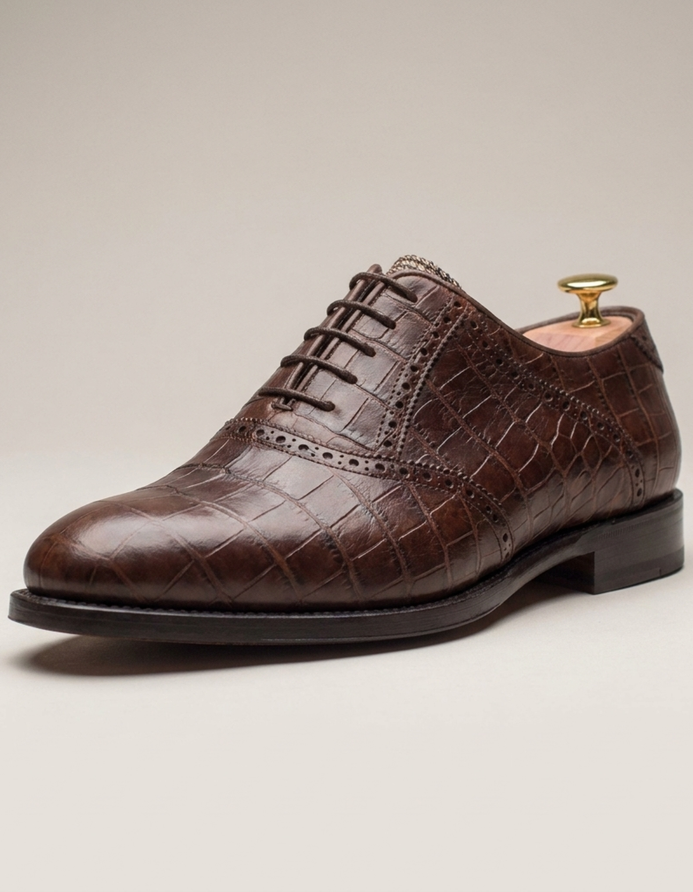 PLUXSTYLE::numise::aqualuna-oxford-golf-footwear::closeup-hero