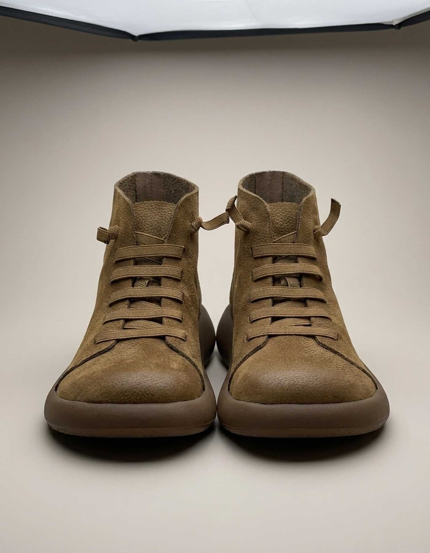 PLUXSTYLE::numise::khaki-pull-on-chelsea-boots::pack-khaki