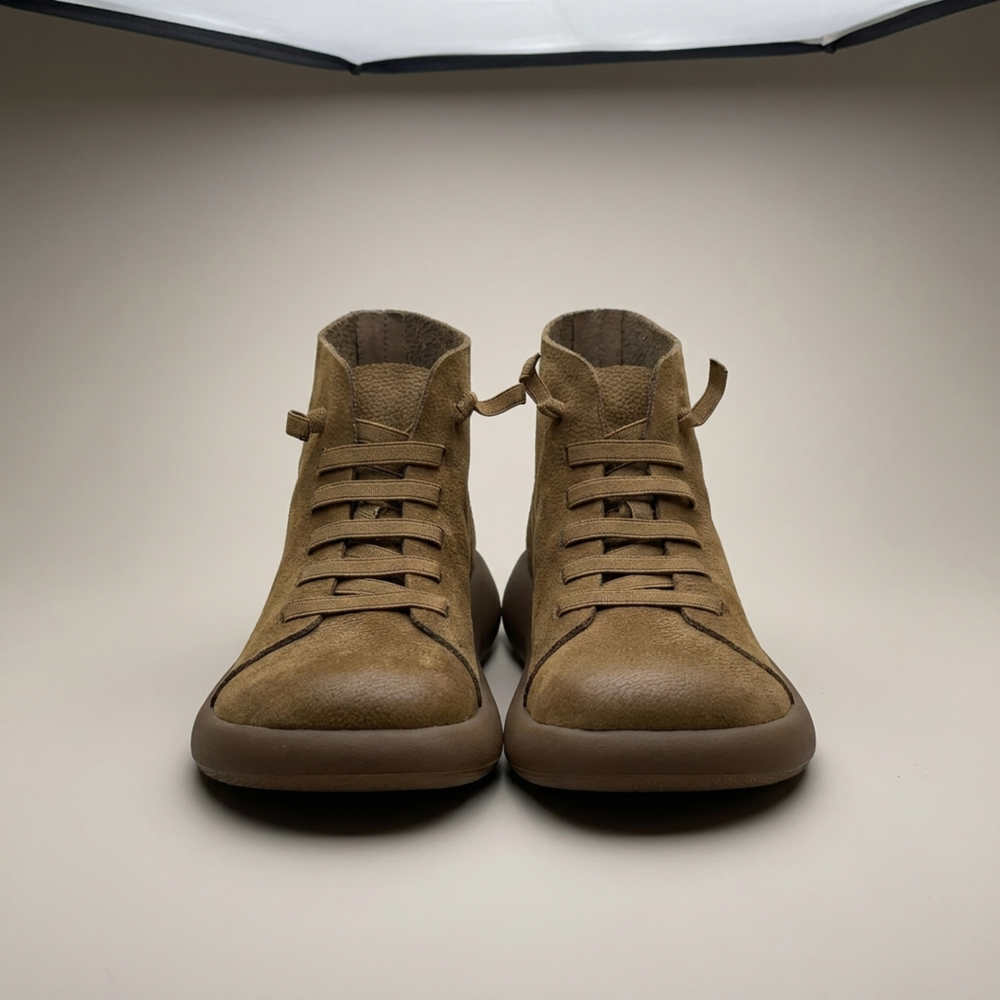 PLUXSTYLE::numise::khaki-pull-on-chelsea-boots::pack-khaki