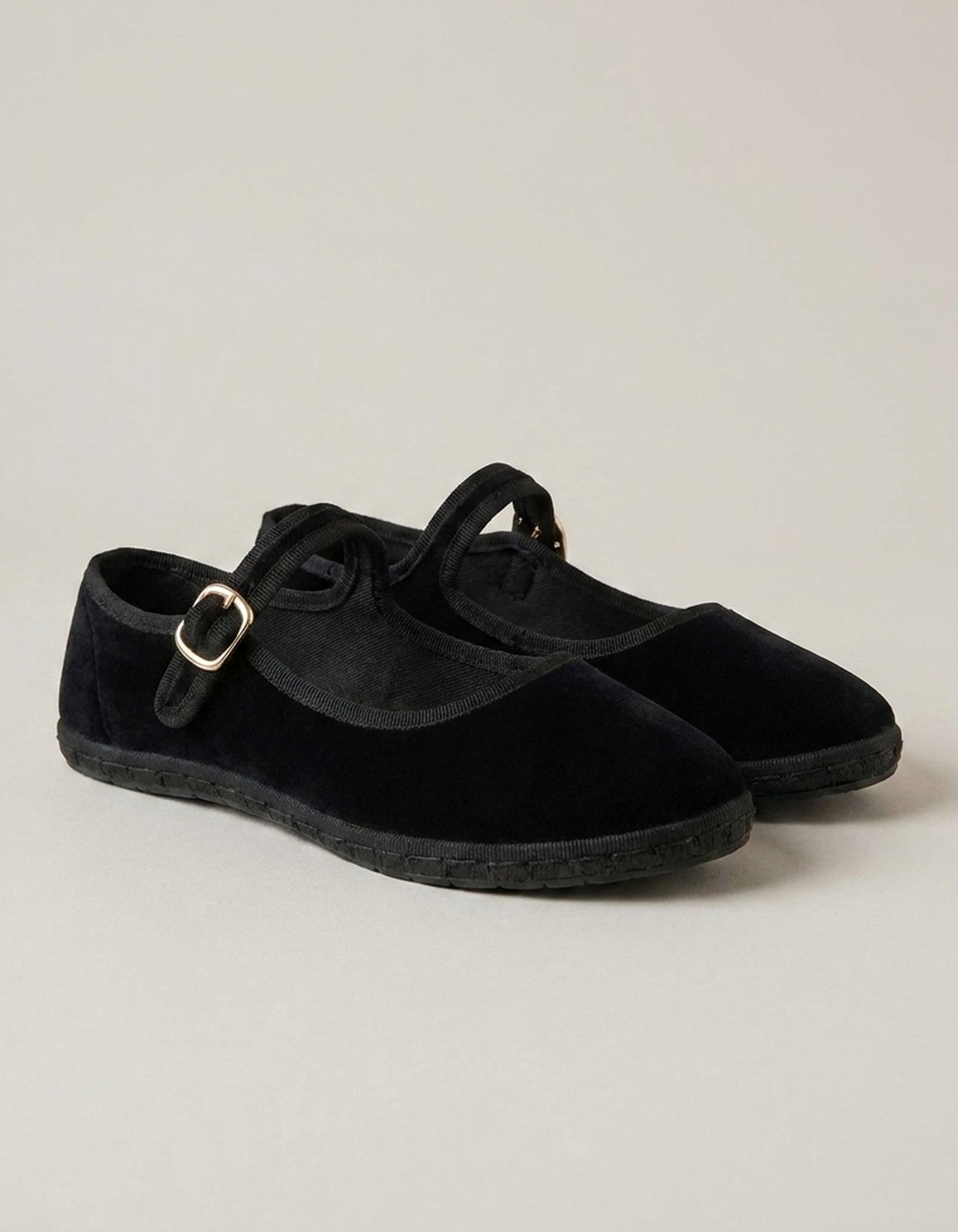 PLUXSTYLE::numise::buckle-strap-mary-jane-flats::closeup-detail