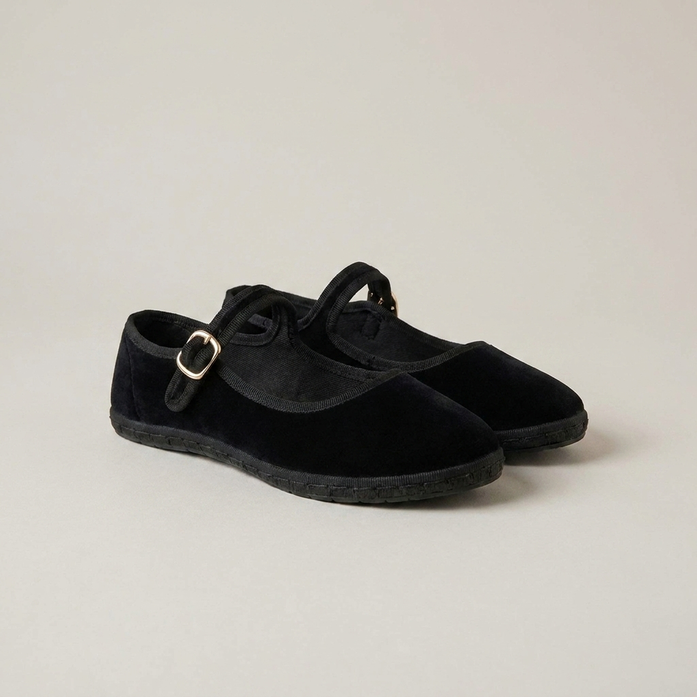 PLUXSTYLE::numise::buckle-strap-mary-jane-flats::closeup-detail
