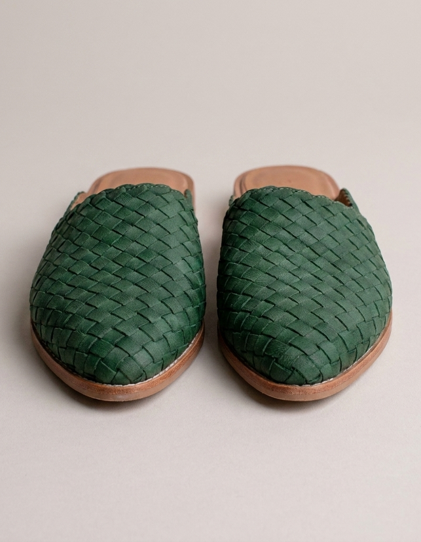 PLUXSTYLE::numise::womens-pointed-toe-woven-mules::pack-green