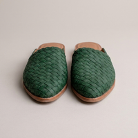 PLUXSTYLE::numise::womens-pointed-toe-woven-mules::pack-green