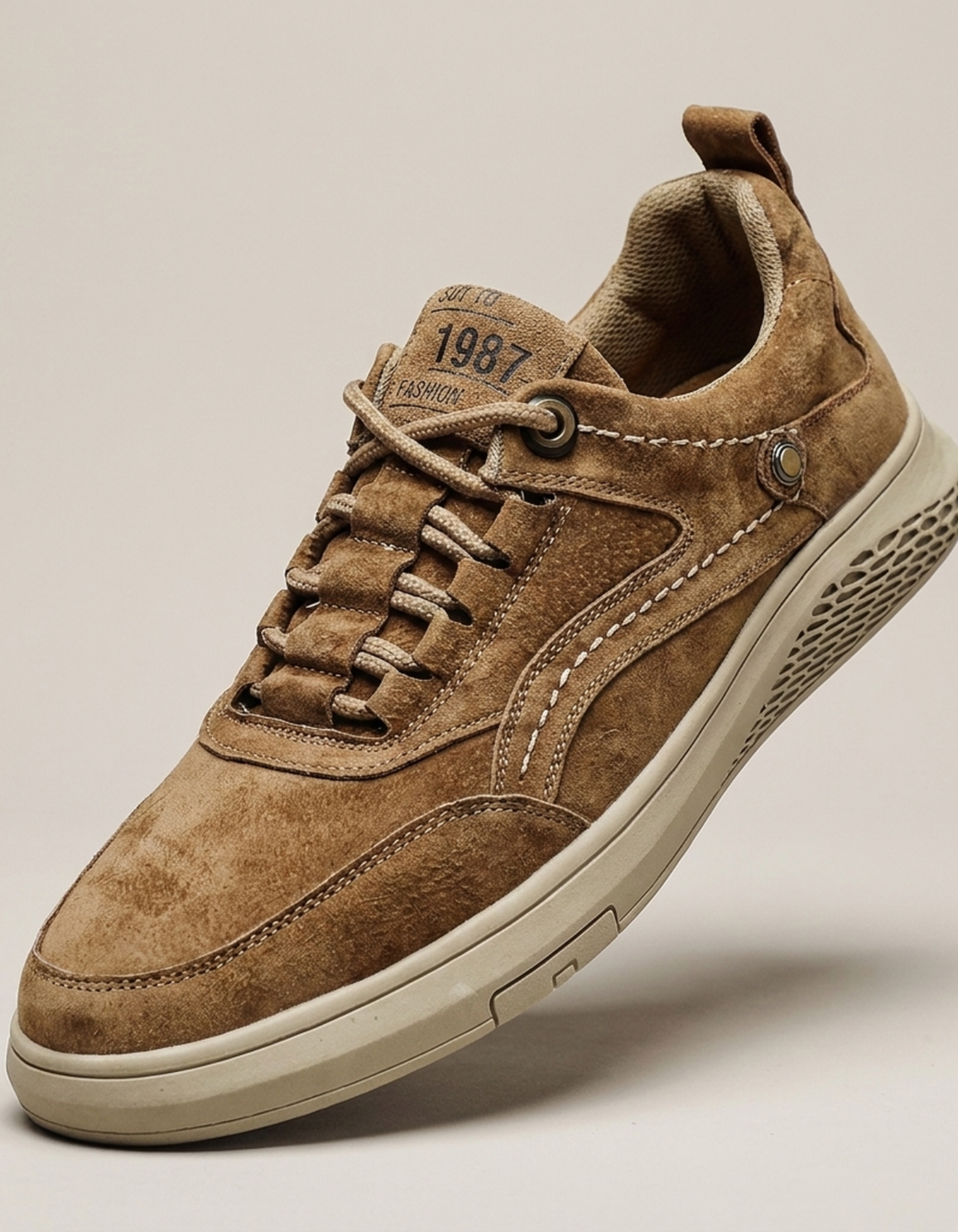 PLUXSTYLE::numise::mens-everyday-urban-sneakers::closeup-hero