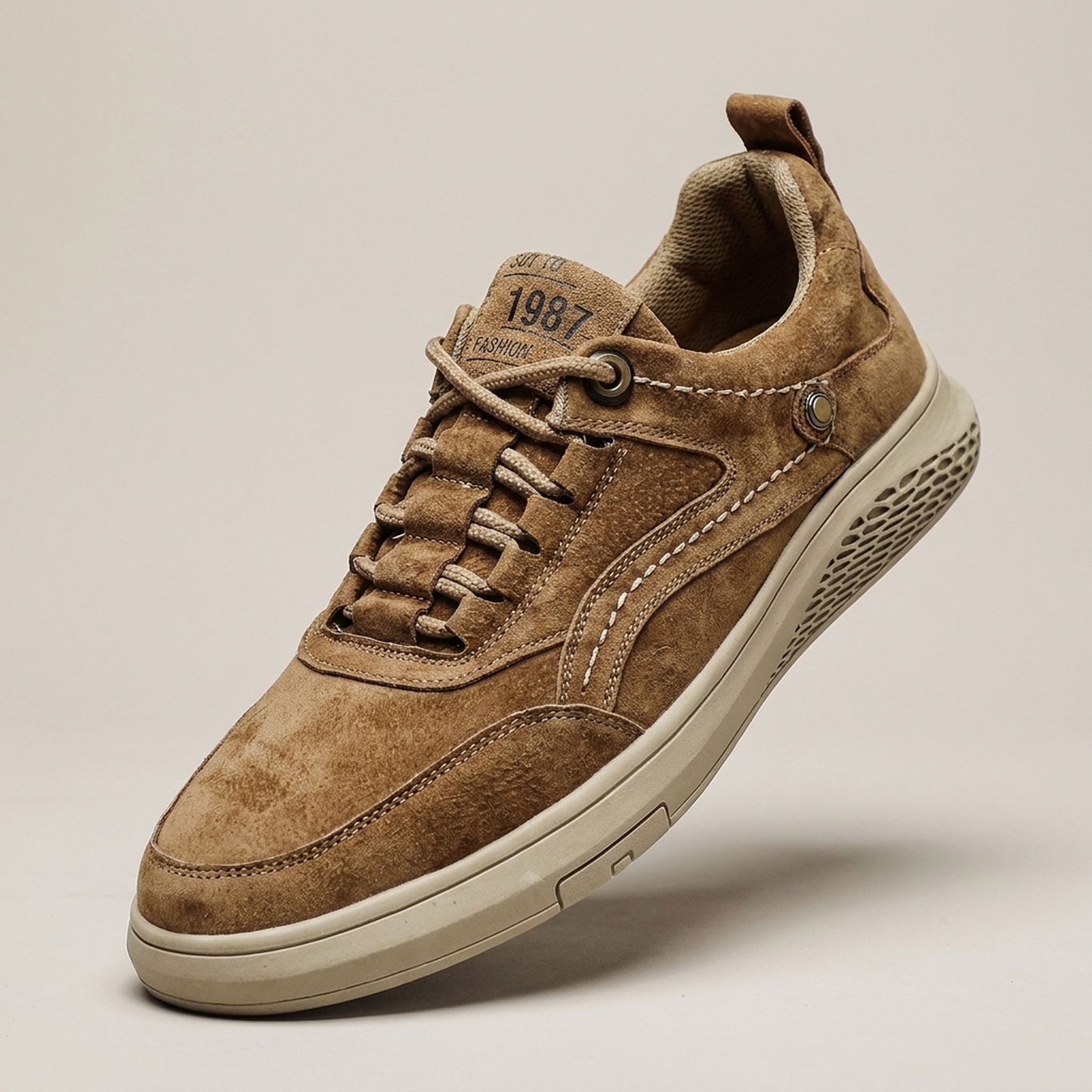 PLUXSTYLE::numise::mens-everyday-urban-sneakers::closeup-hero