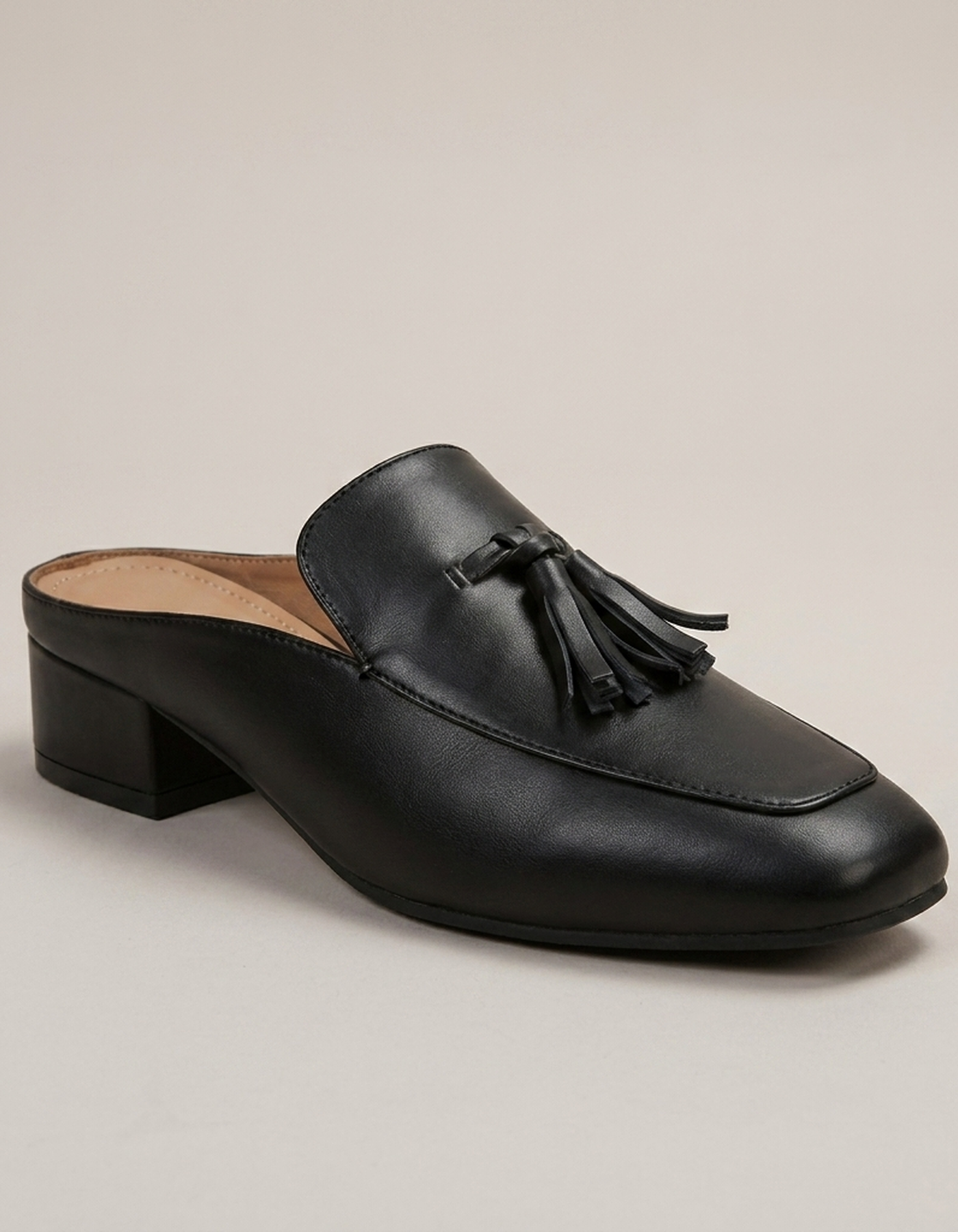 PLUXSTYLE::numise::womens-backless-tassel-loafers::closeup-hero