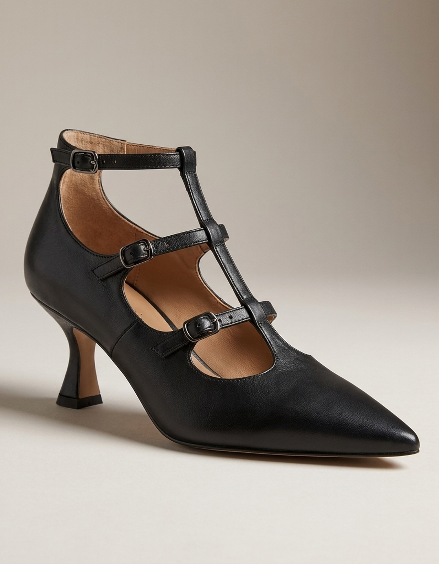 PLUXSTYLE::numise::pointed-t-bar-mid-heel-footwear::closeup-hero