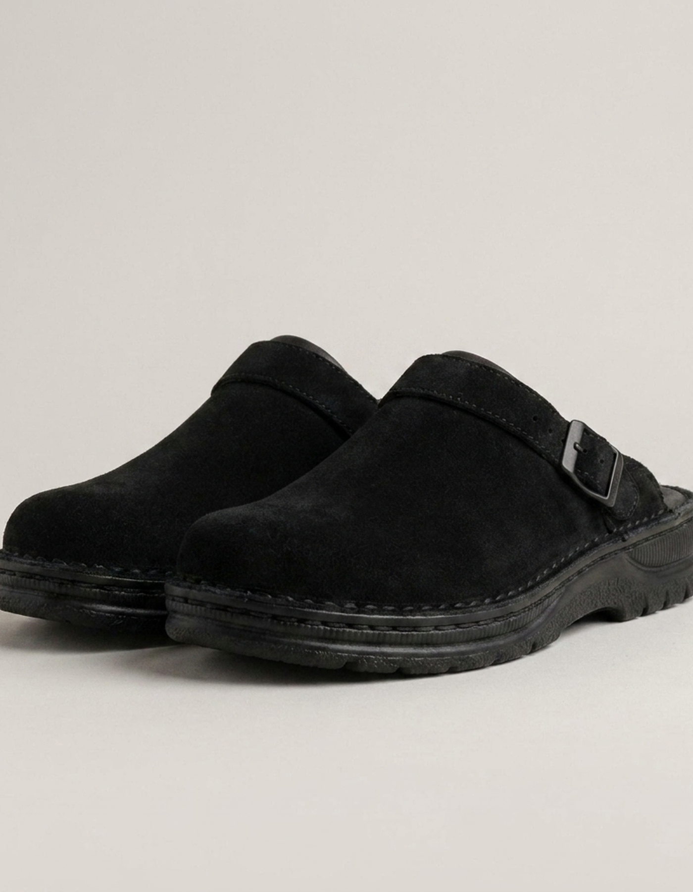 PLUXSTYLE::numise::womens-easy-slip-on-clogs::closeup-detail