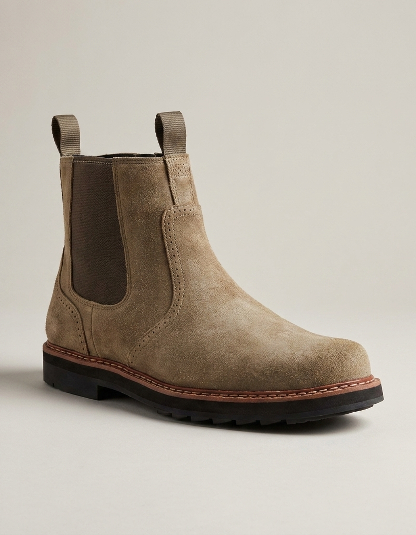 PLUXSTYLE::numise::mens-easy-on-chelsea-boots::closeup-hero