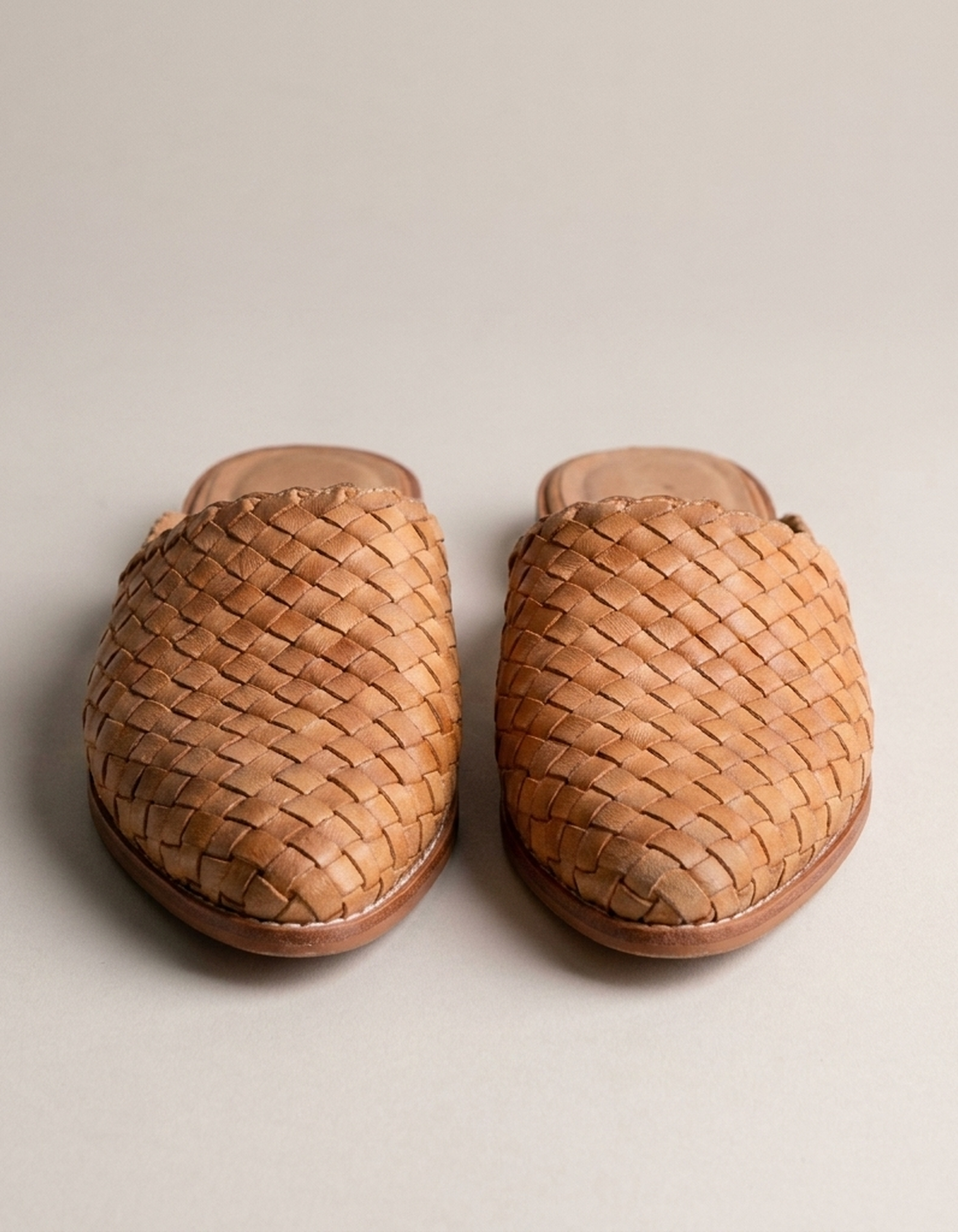 PLUXSTYLE::numise::womens-pointed-toe-woven-mules::pack-light-brown