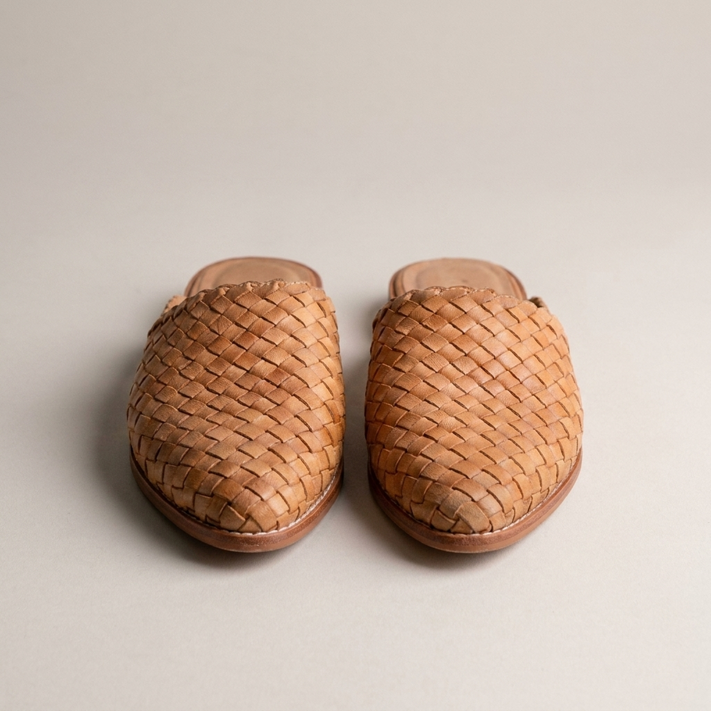 PLUXSTYLE::numise::womens-pointed-toe-woven-mules::pack-light-brown