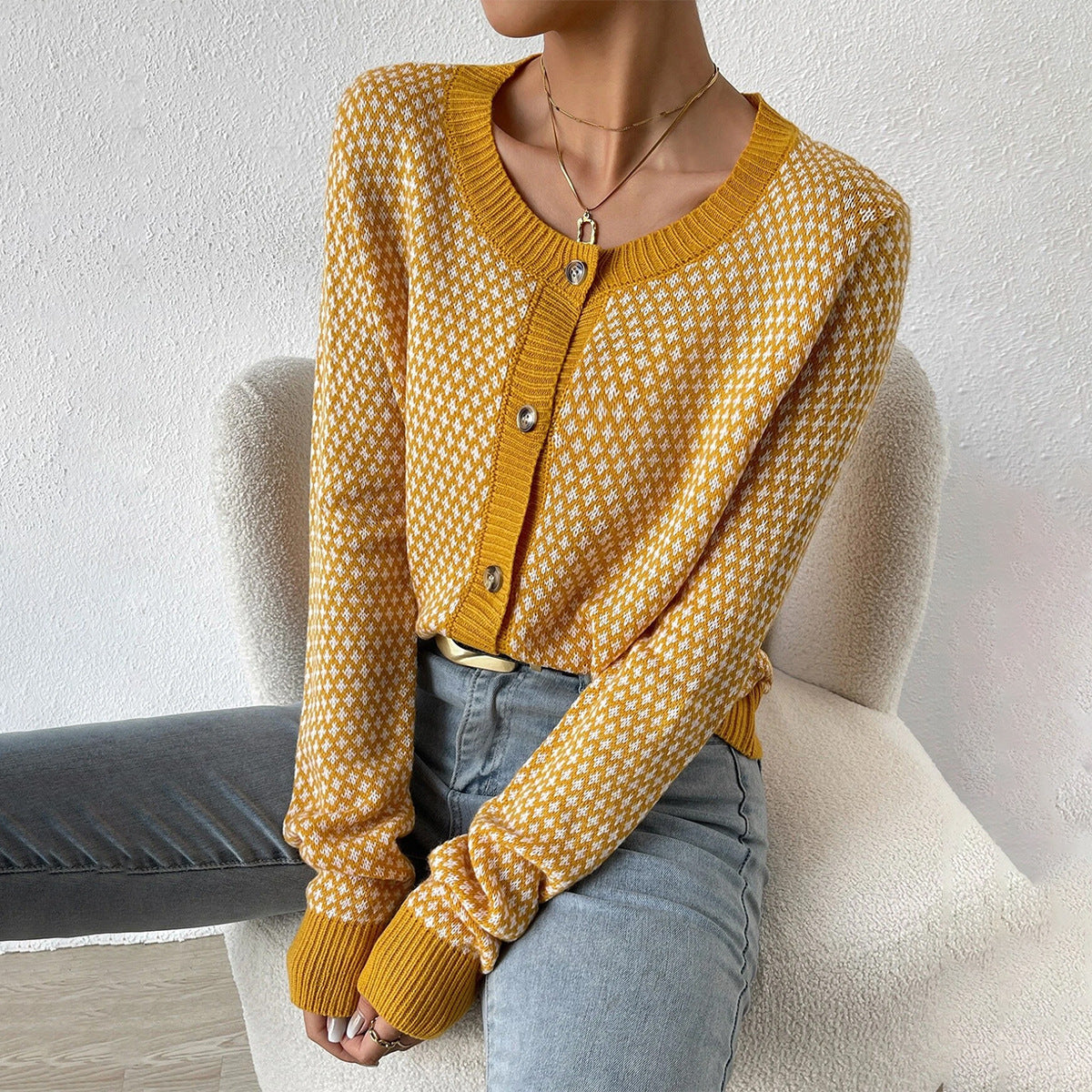PLUXSTYLE::numise::amanda-button-front-cardigan::lifestyle-keep-1