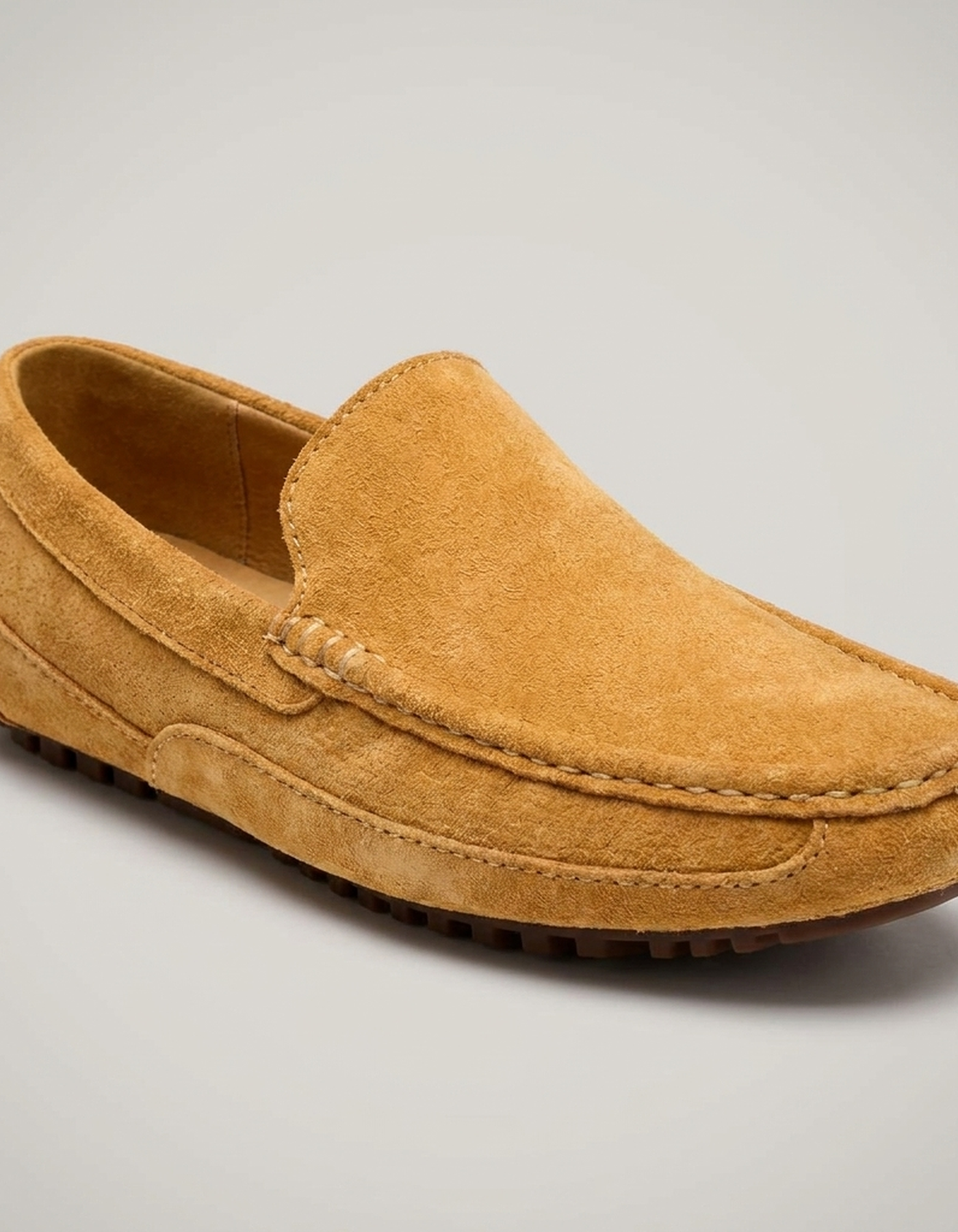 PLUXSTYLE::numise::mens-contrast-stitch-comfort-loafers::closeup-hero