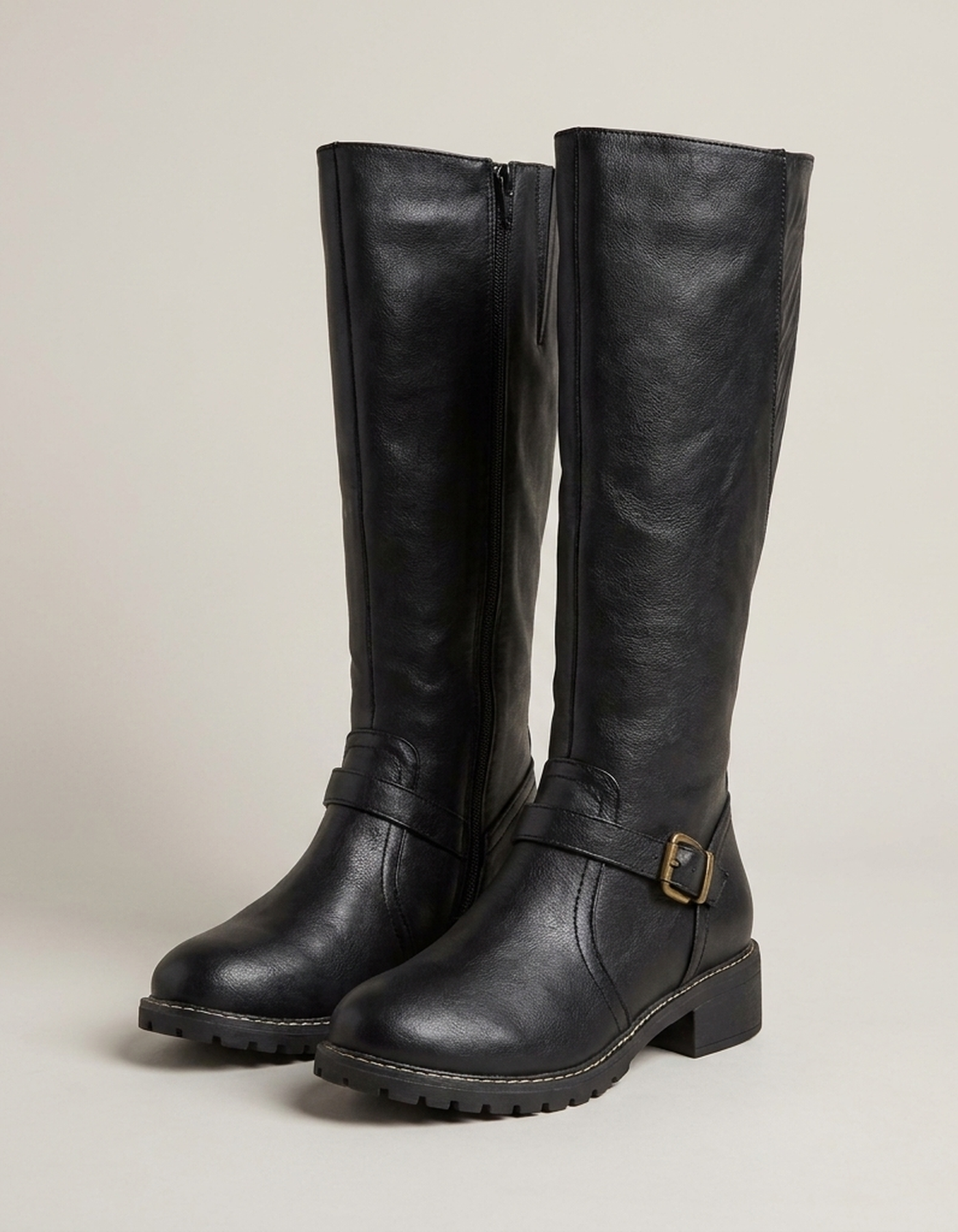 PLUXSTYLE::numise::supportive-buckle-tall-boots::pack-black