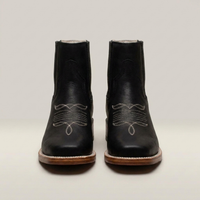 PLUXSTYLE::numise::mens-bulldog-boots-in-black::closeup-detail
