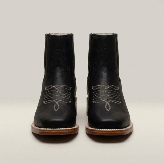 PLUXSTYLE::numise::mens-bulldog-boots-in-black::closeup-detail