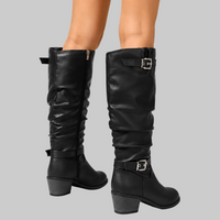Kniehohe Stiefel mit doppelter Schnalle