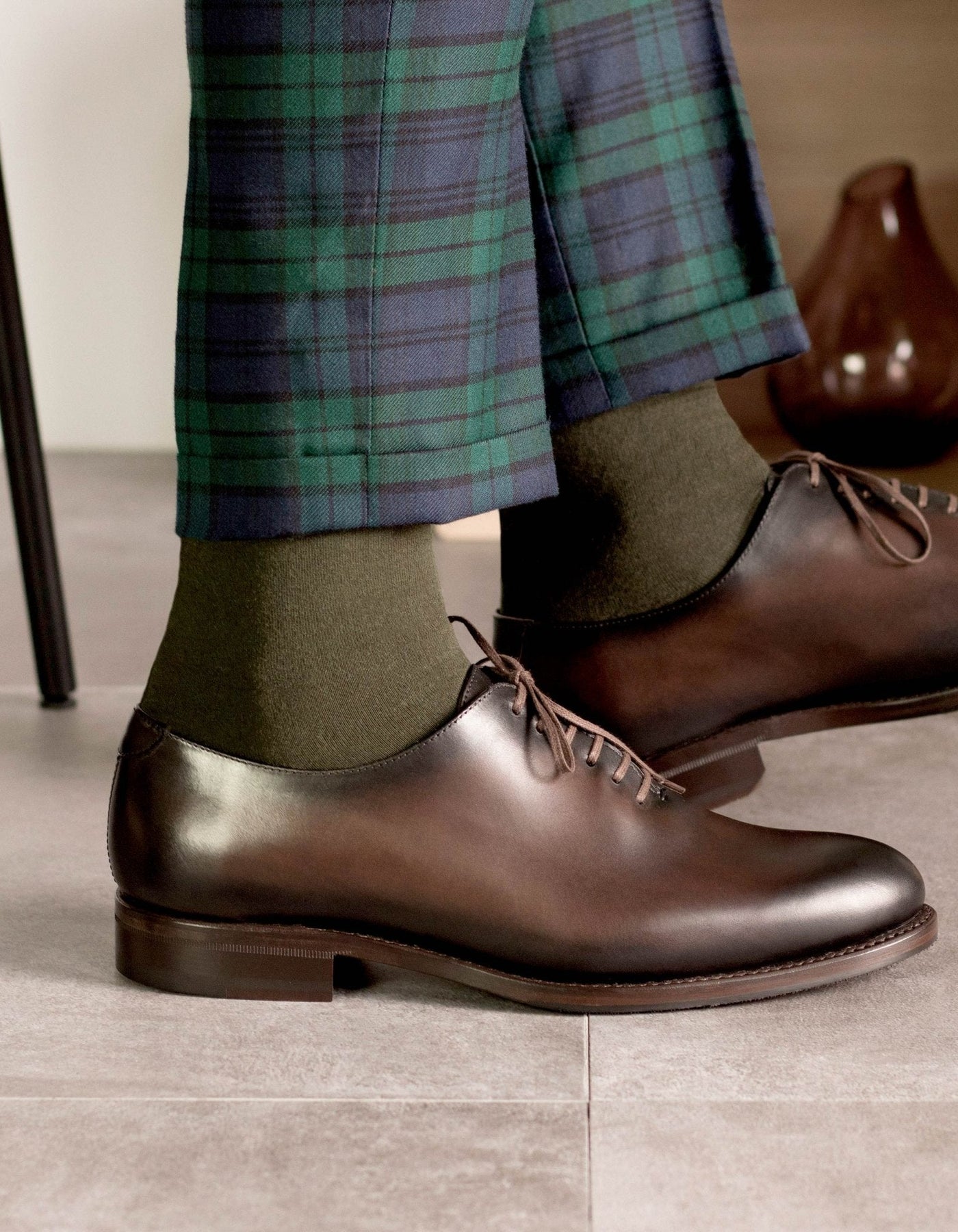 PLUXSTYLE::numise::rich-tone-oxford-shoes::lifestyle-keep-1