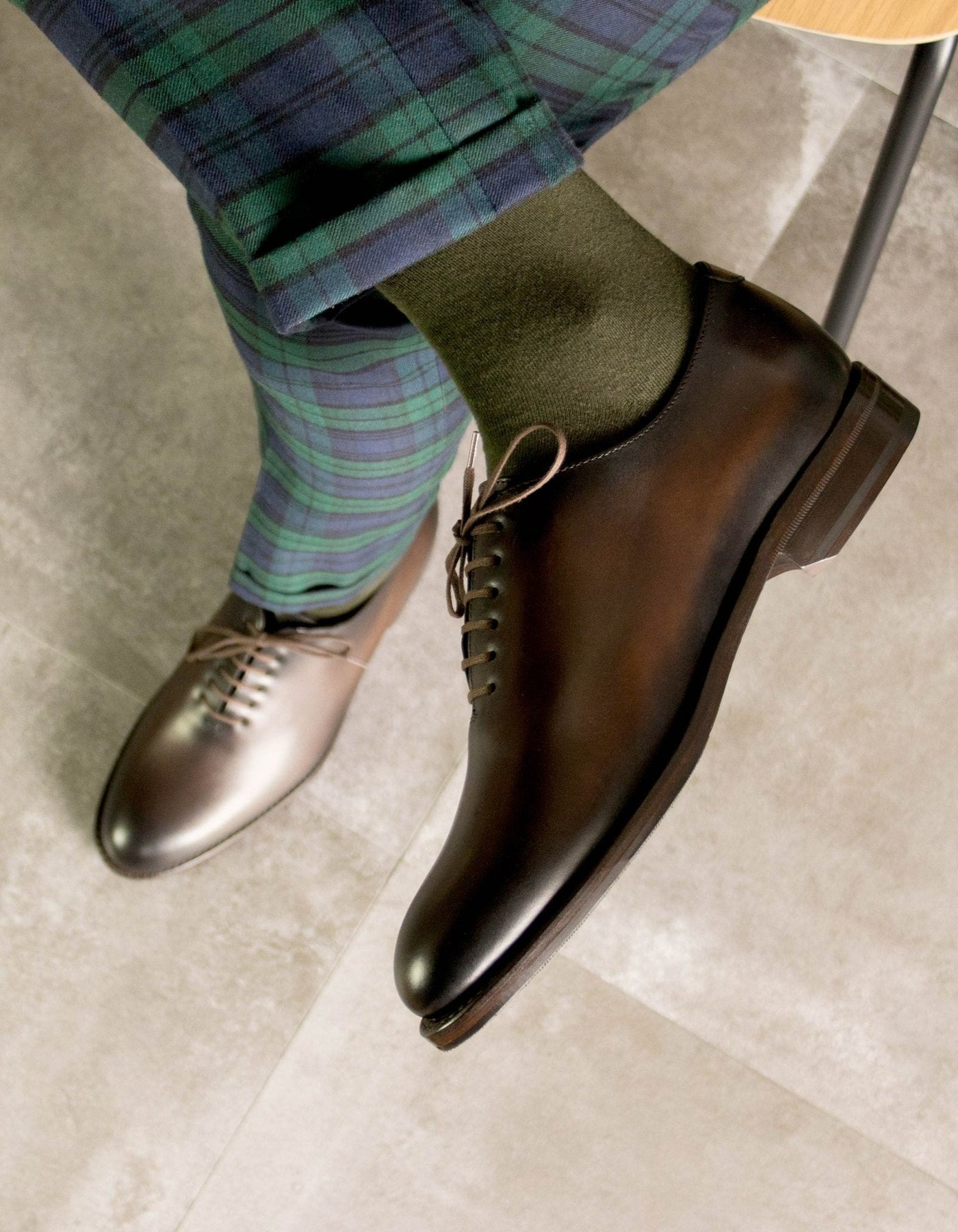 PLUXSTYLE::numise::rich-tone-oxford-shoes::lifestyle-keep-2