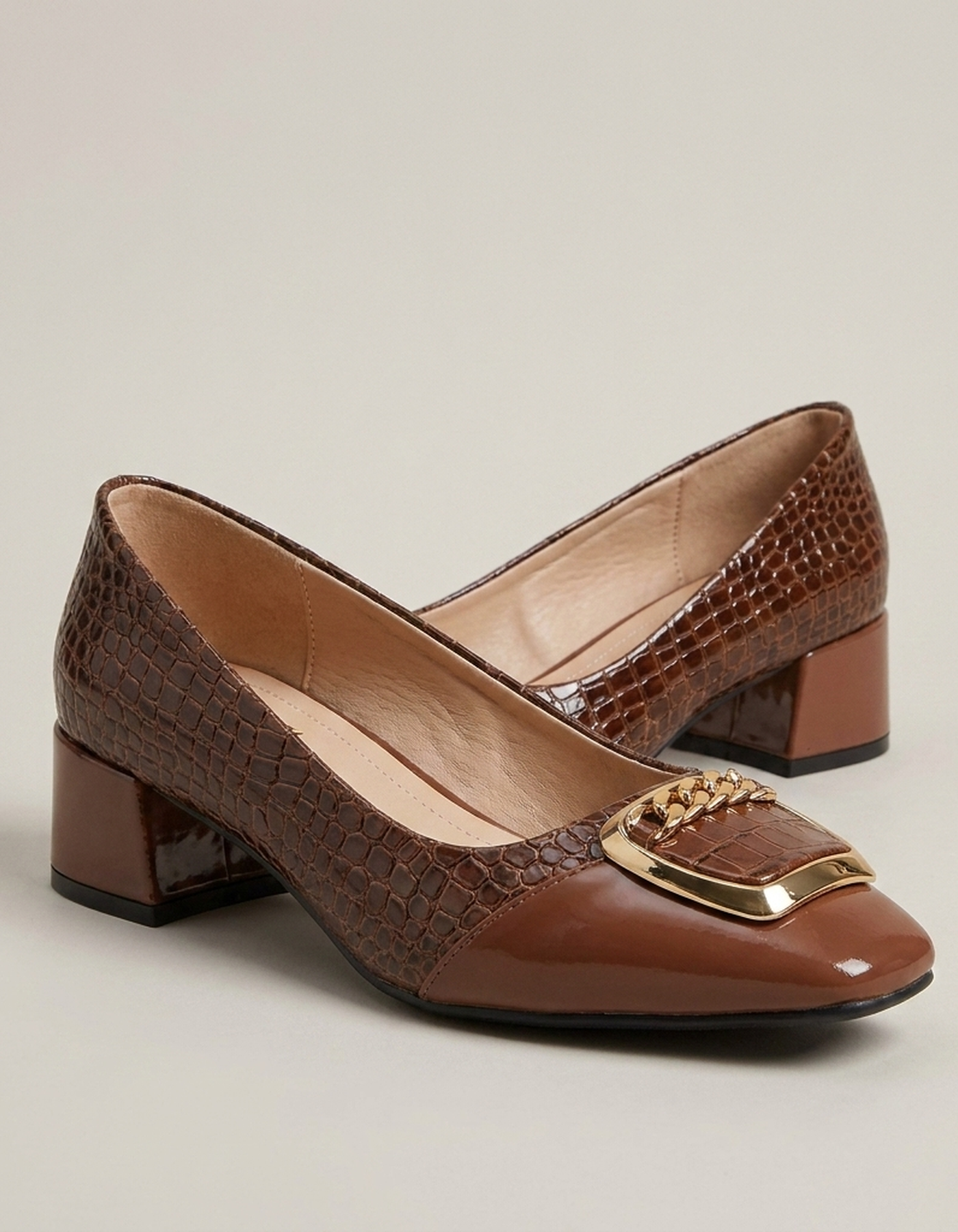 PLUXSTYLE::numise::ava-chain-detail-block-heel-loafers::closeup-hero