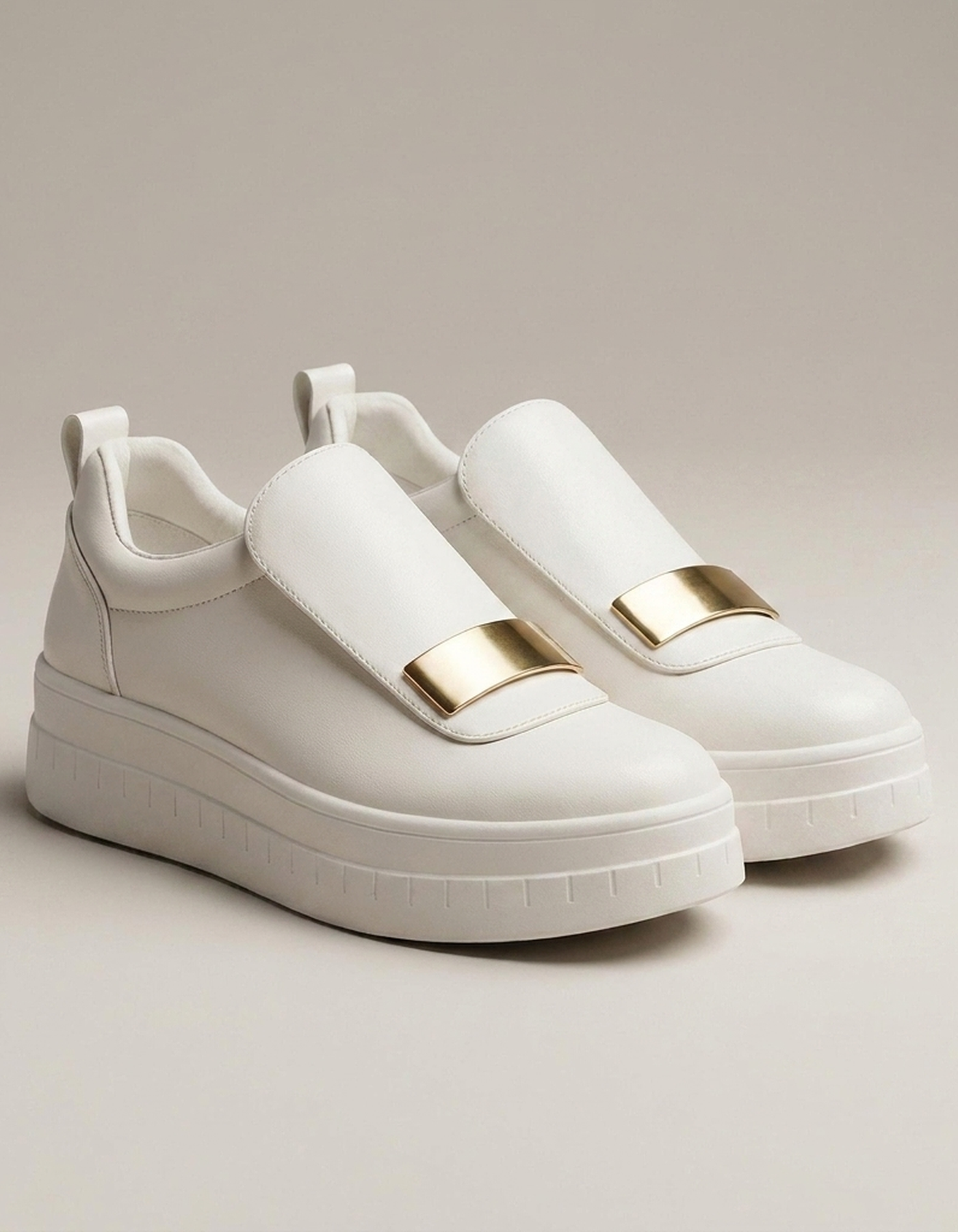 PLUXSTYLE::numise::clara-platform-loafers::closeup-detail