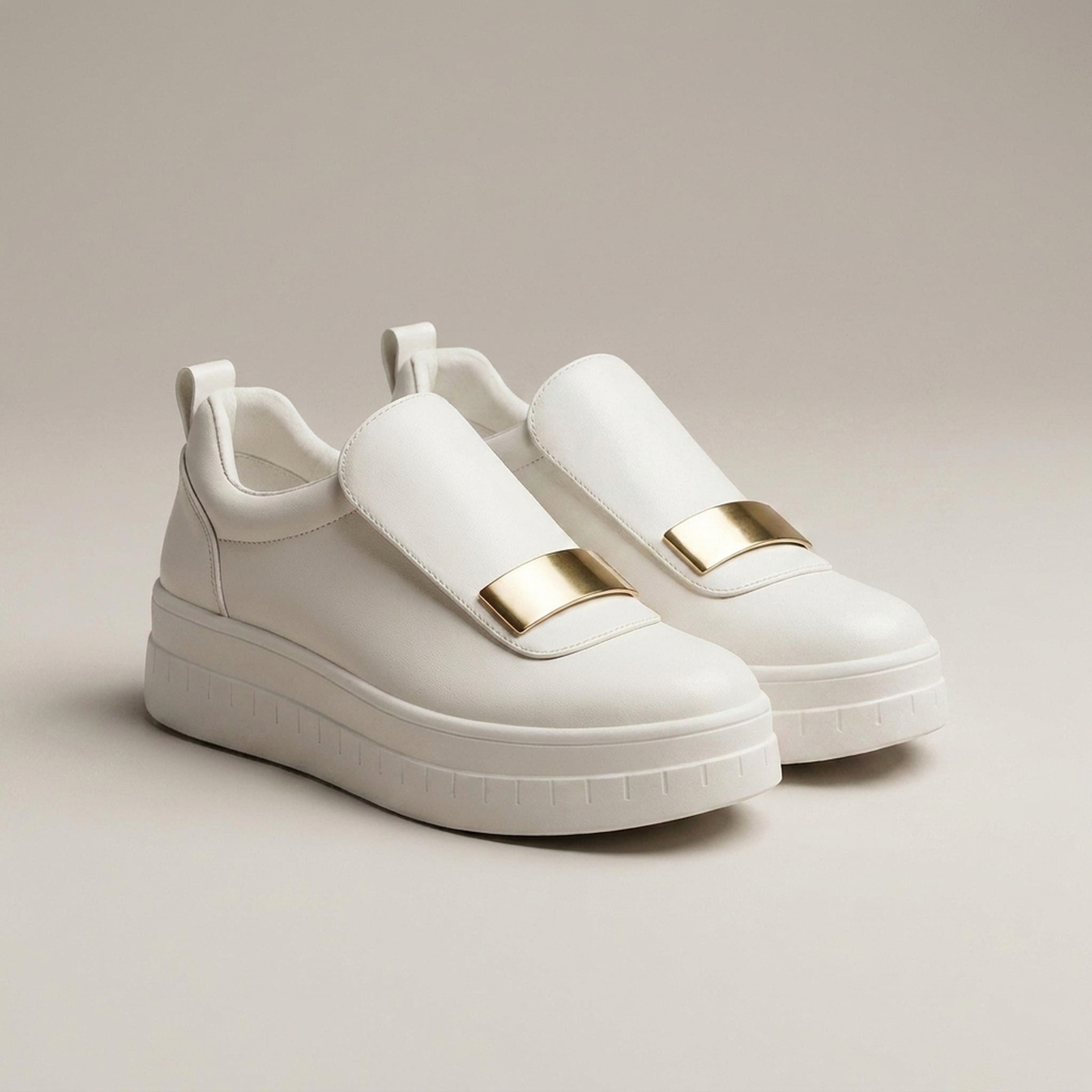 PLUXSTYLE::numise::clara-platform-loafers::closeup-detail