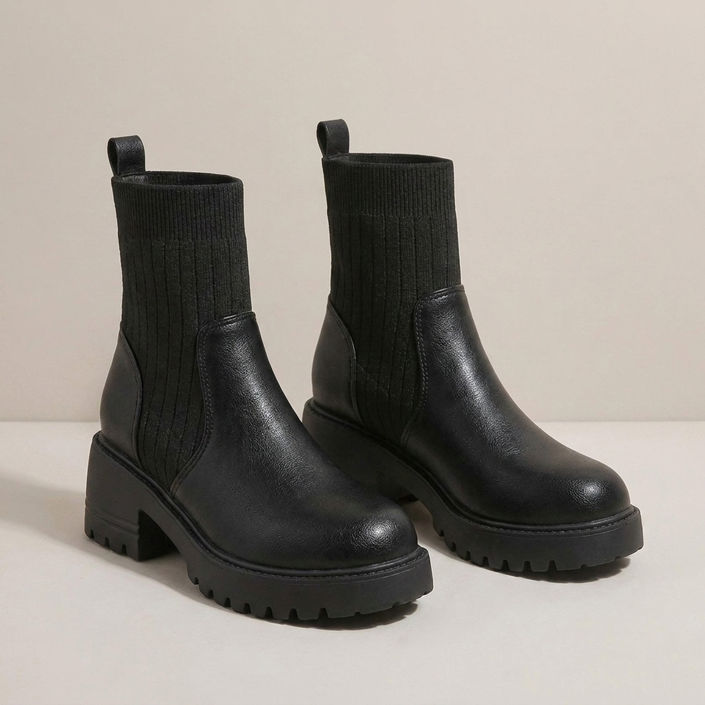 PLUXSTYLE::numise::elevated-platform-chelsea-boots::closeup-detail