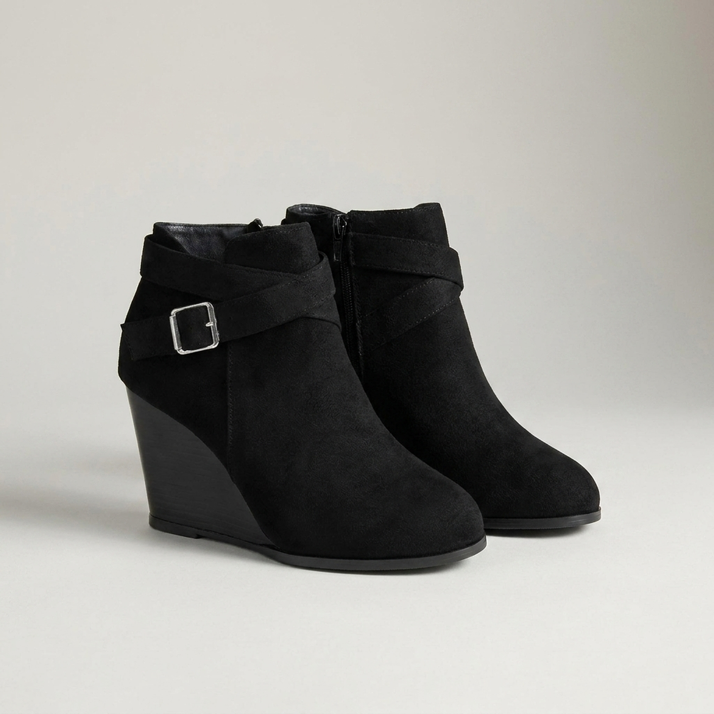 PLUXSTYLE::numise::buckle-detail-block-heel-ankle-boots::closeup-detail