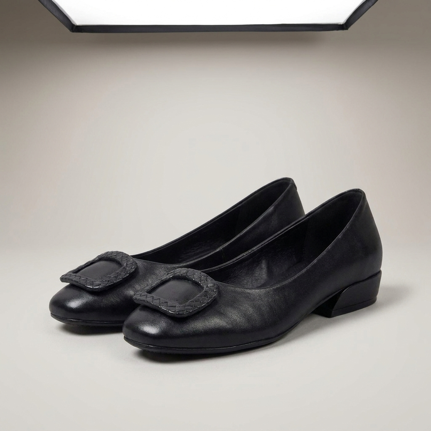 PLUXSTYLE::numise::womens-flat-sole-ballerina-footwear::closeup-detail