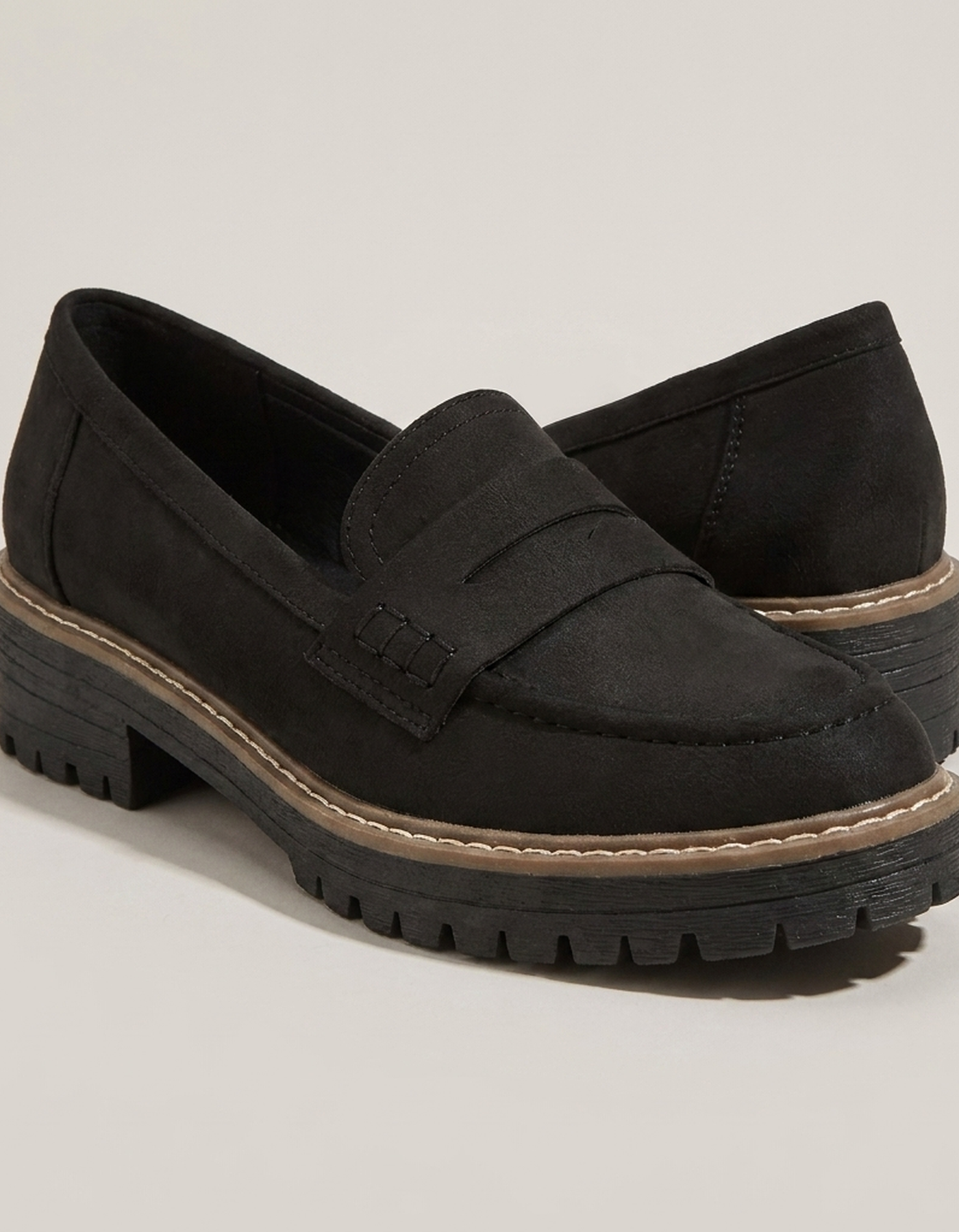 PLUXSTYLE::numise::destiny-everyday-loafers::closeup-hero