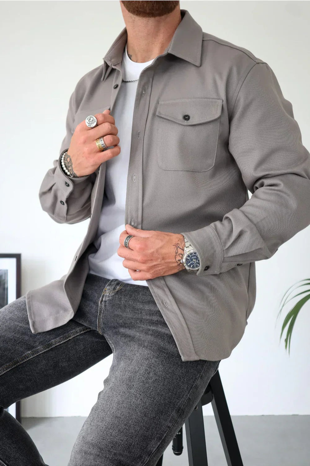 PLUXSTYLE::numise::mens-relaxed-button-up-top::lifestyle-keep-1