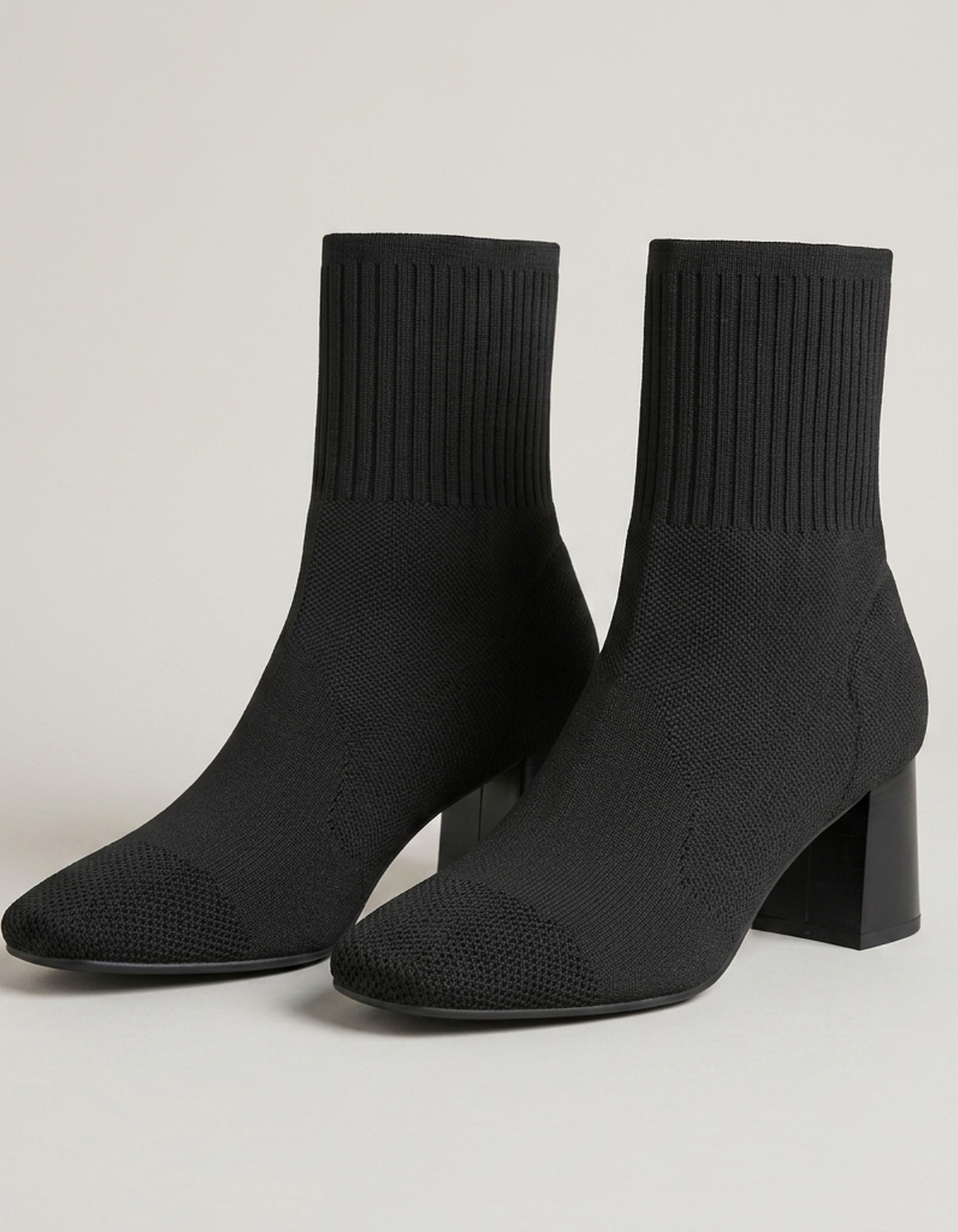 PLUXSTYLE::numise::pointed-toe-slip-on-ankle-boots::pack-black