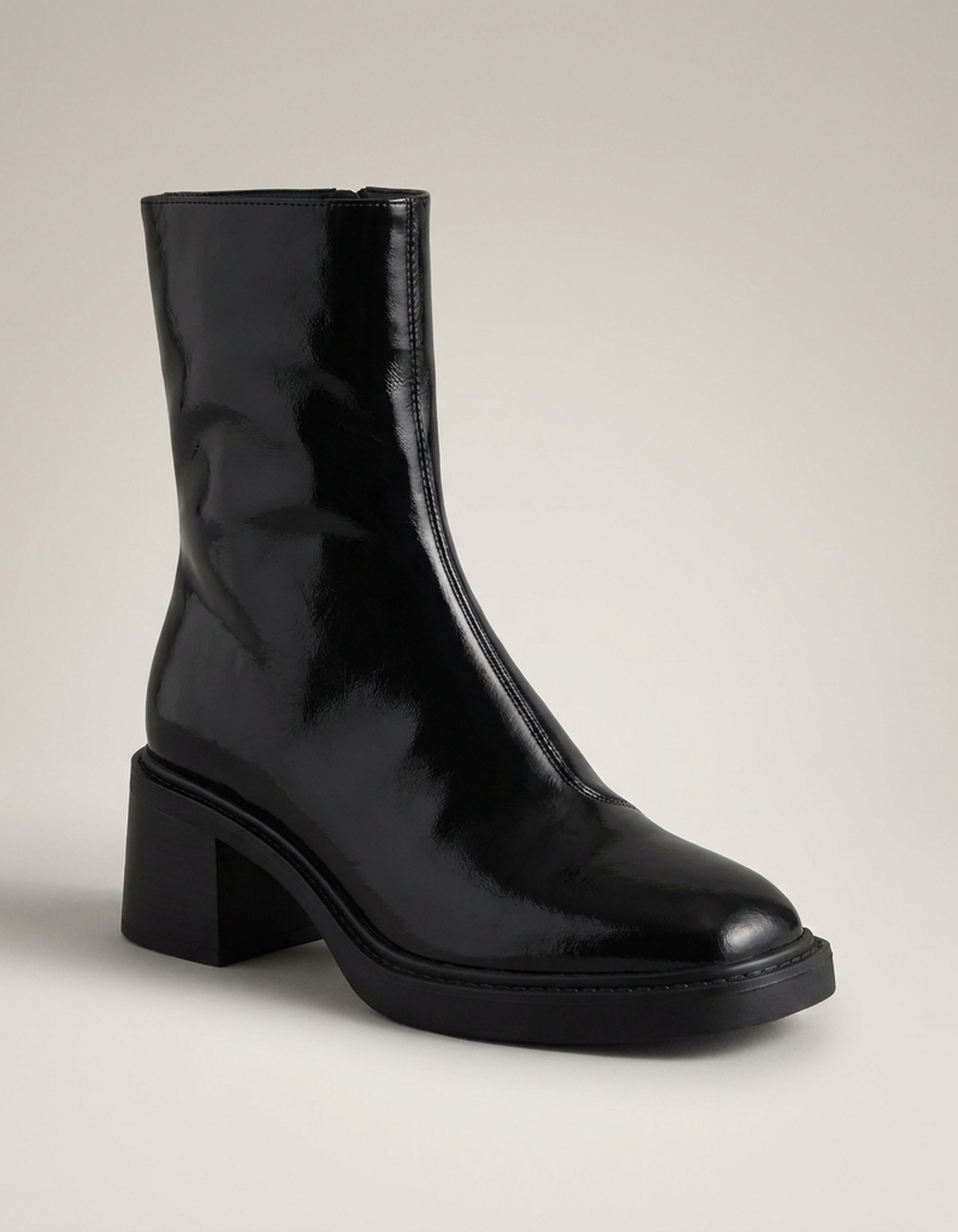 PLUXSTYLE::numise::everyday-side-zip-ankle-boots::closeup-hero
