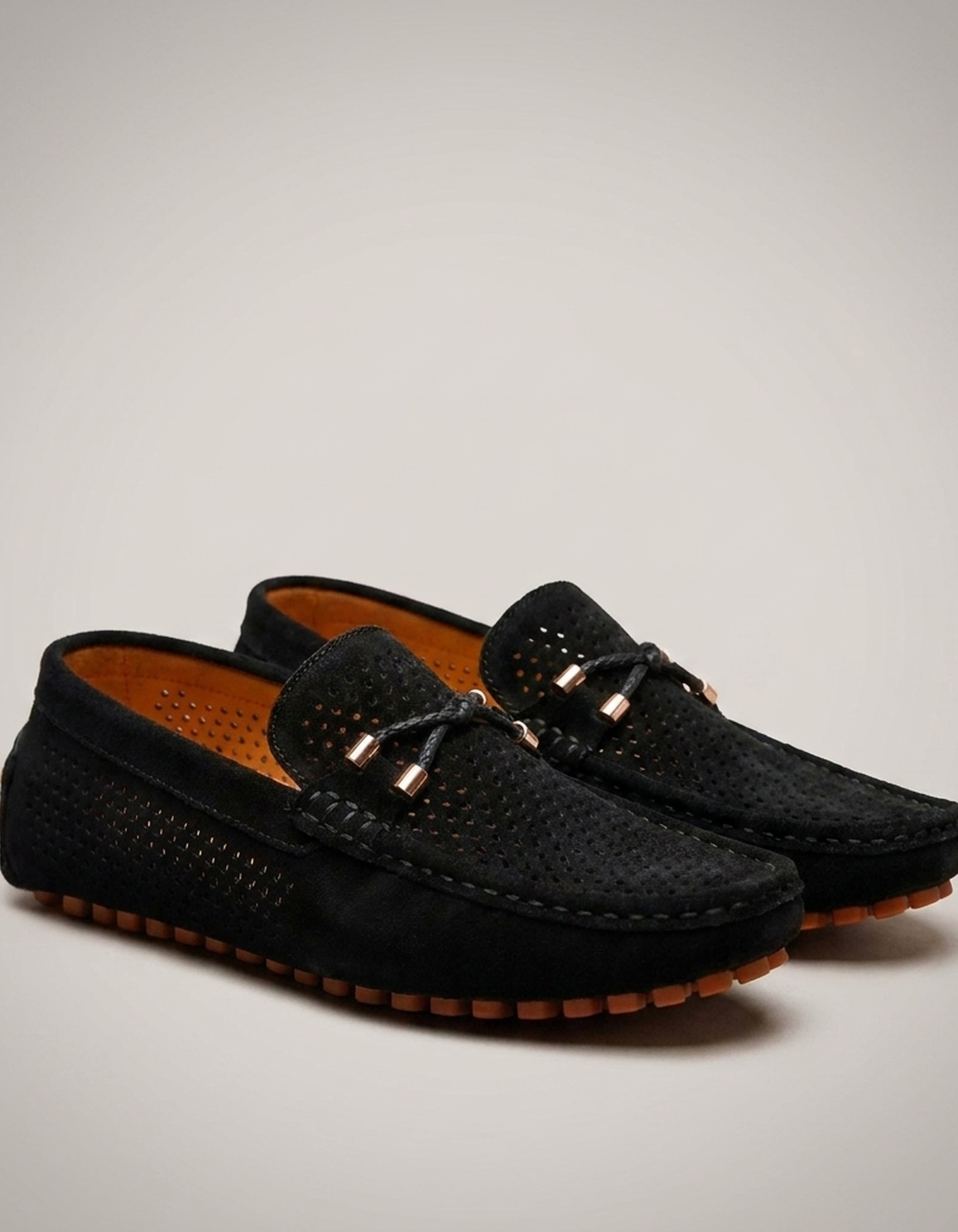 PLUXSTYLE::numise::classic-slip-on-loafers::closeup-detail