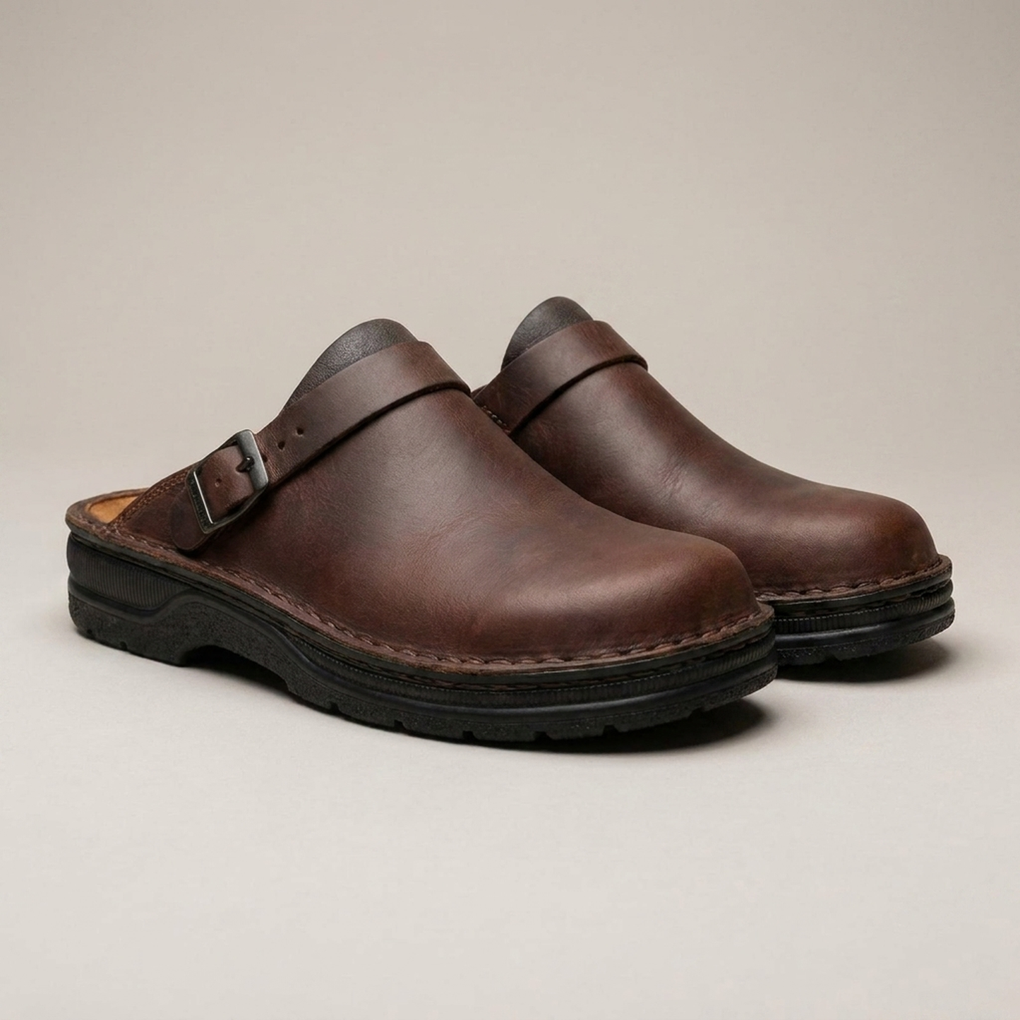 PLUXSTYLE::numise::everyday-support-clogs::closeup-detail