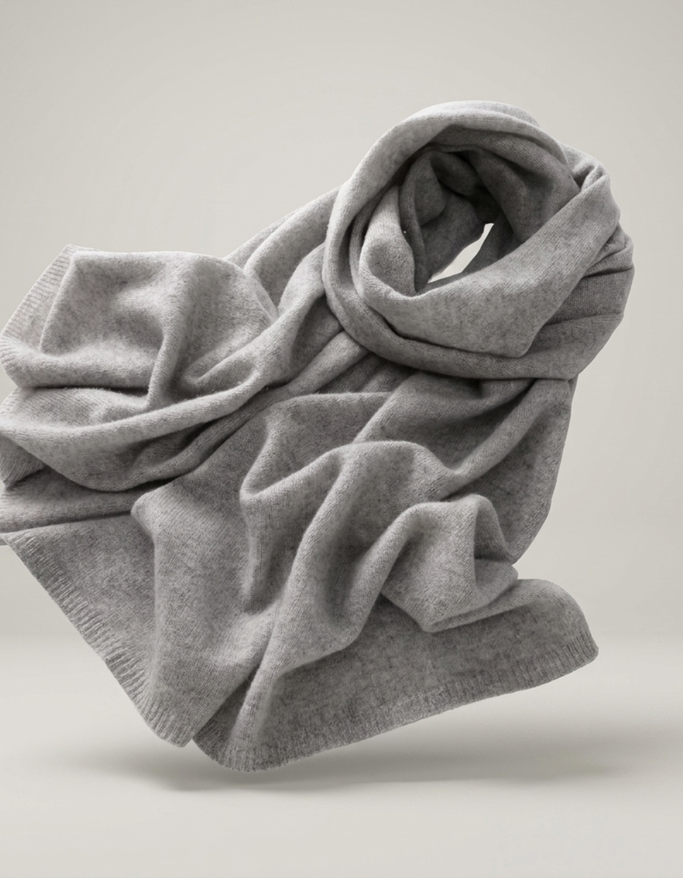 PLUXSTYLE::numise::everyday-lightweight-scarf::pack-grey